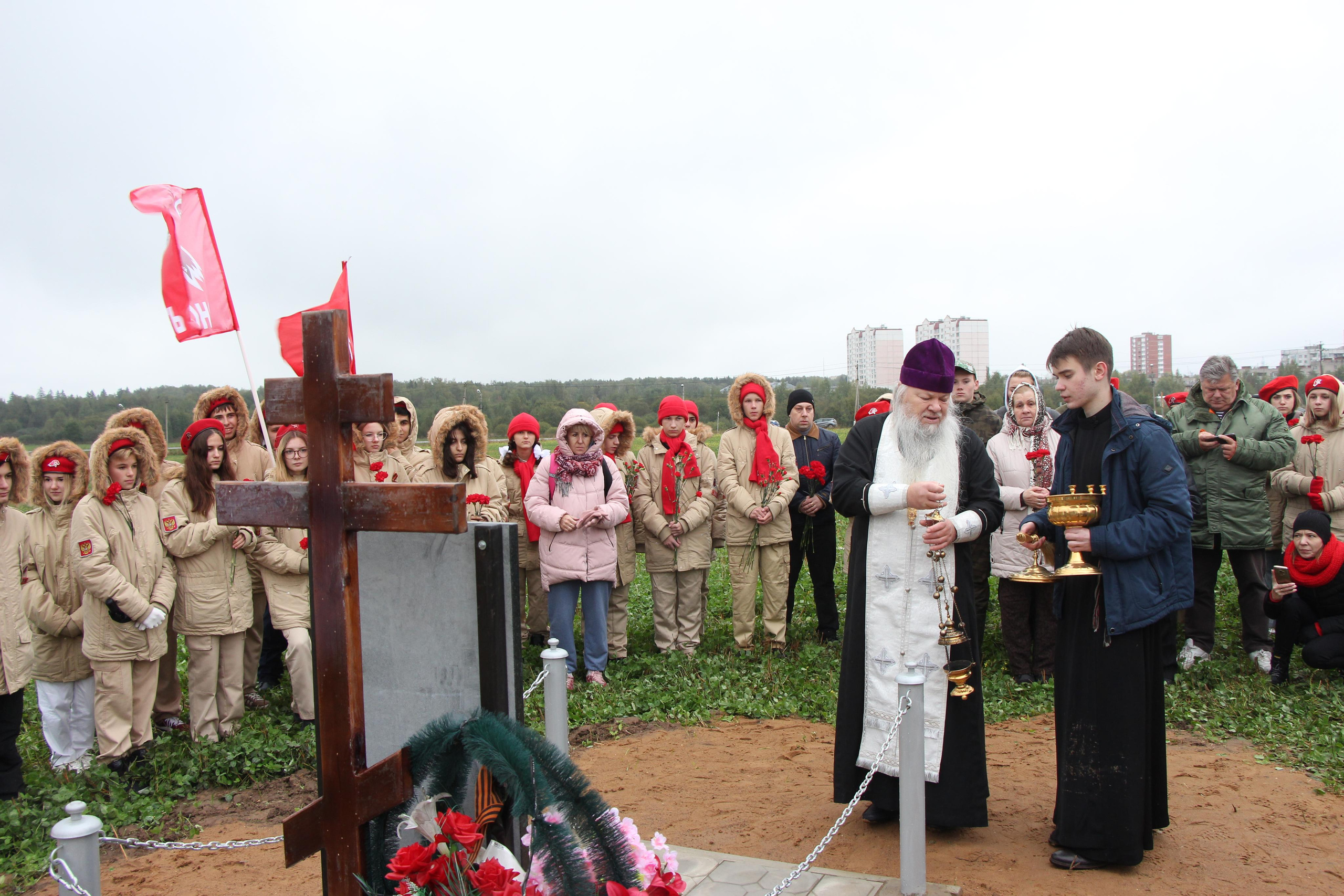 Открытие памятника на месте нахождения 109 останков бойцов ВОВ. Мария Ткаченко. Документальная фотография