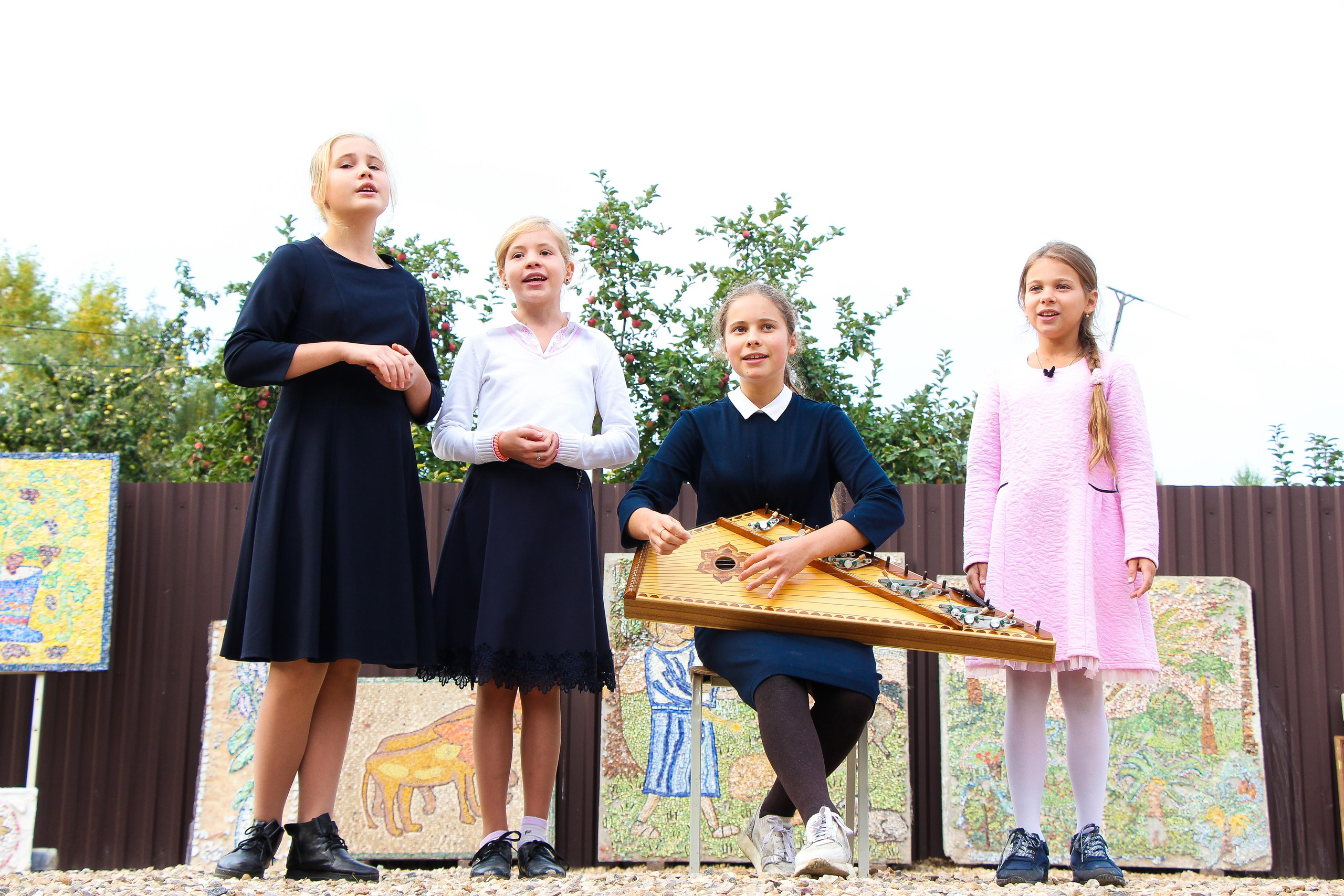 Открытие Атриума Отца Димитрия. Детская школа мозаики. 2021 г. Мария Ткаченко. Документальная фотография