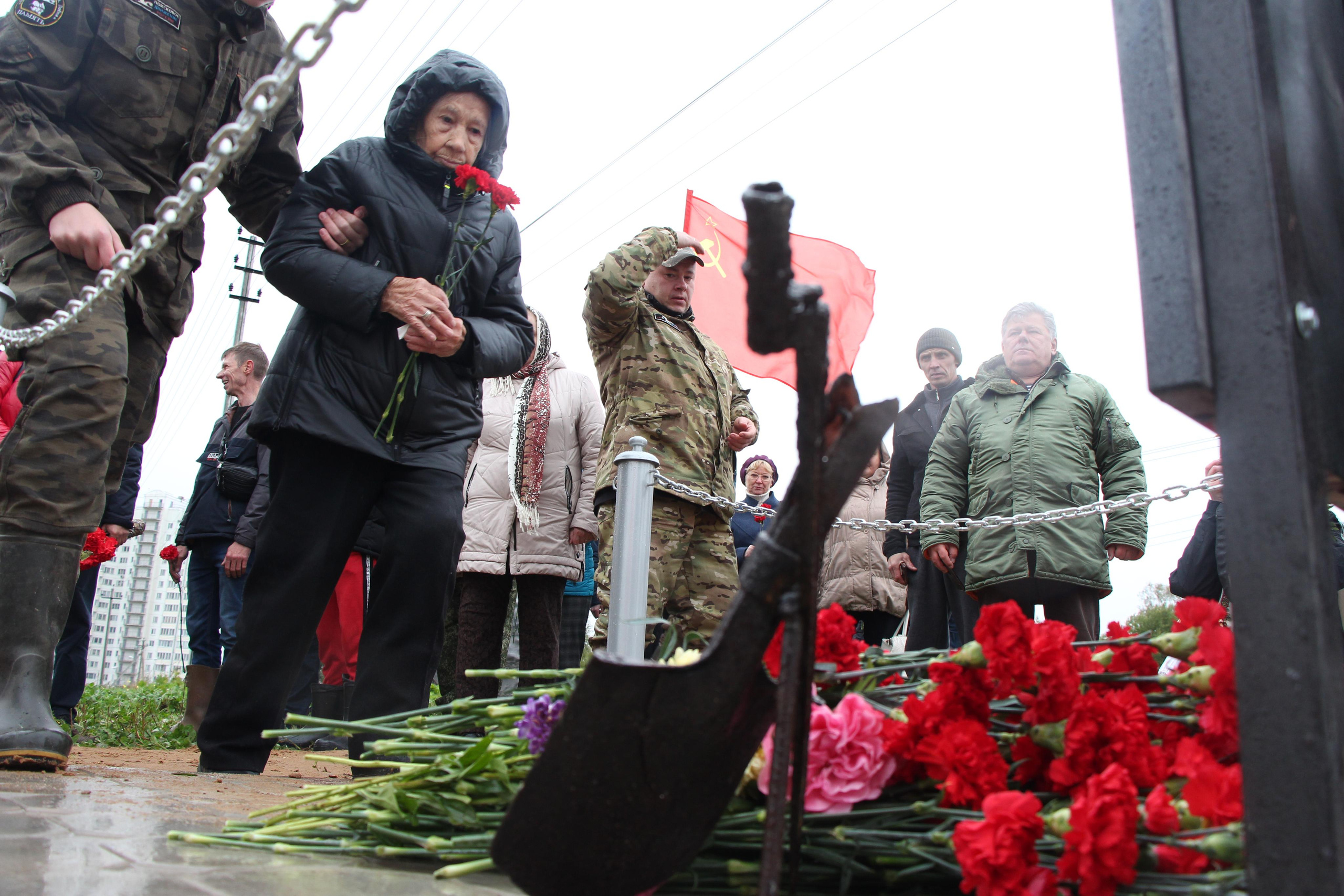 Открытие памятника на месте нахождения 109 останков бойцов ВОВ. Мария Ткаченко. Документальная фотография