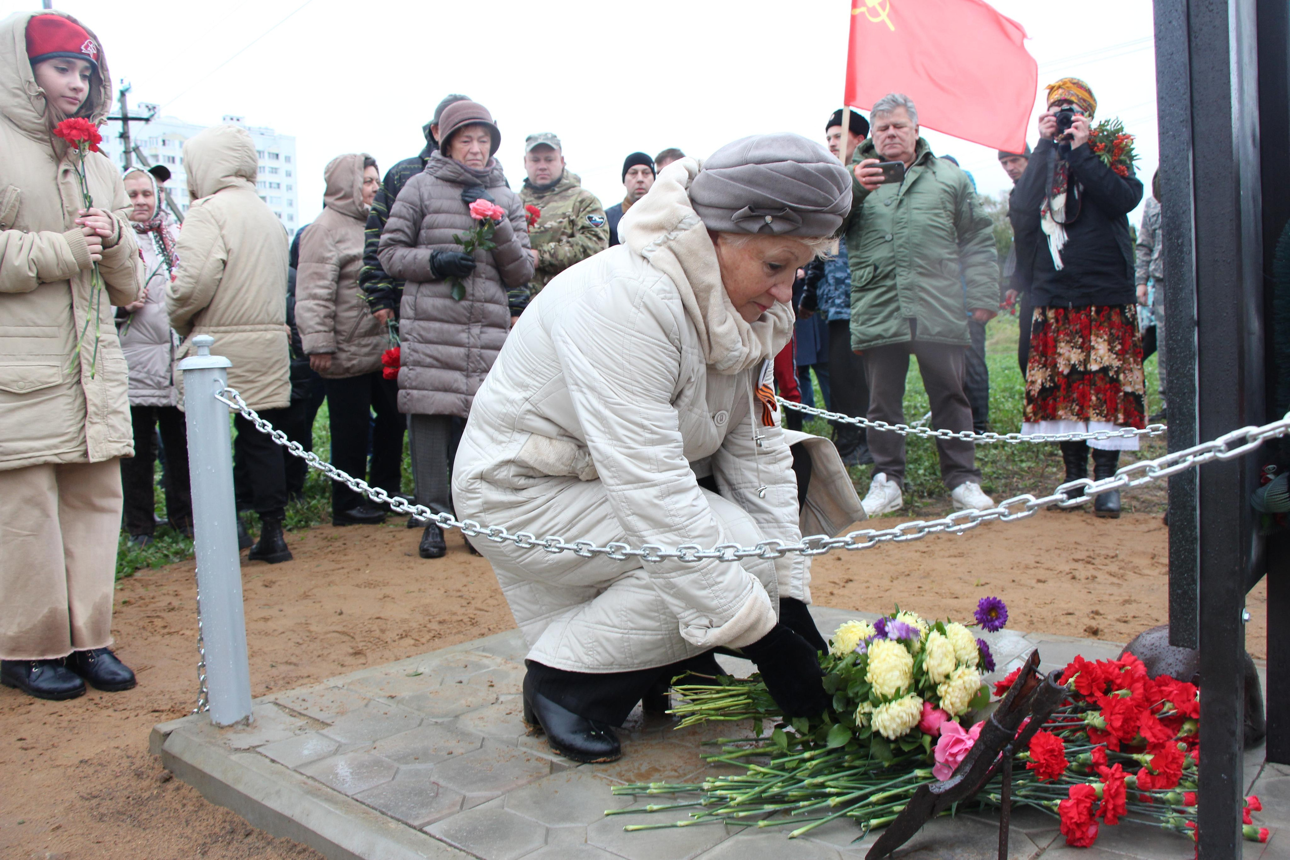 Открытие памятника на месте нахождения 109 останков бойцов ВОВ. Мария Ткаченко. Документальная фотография
