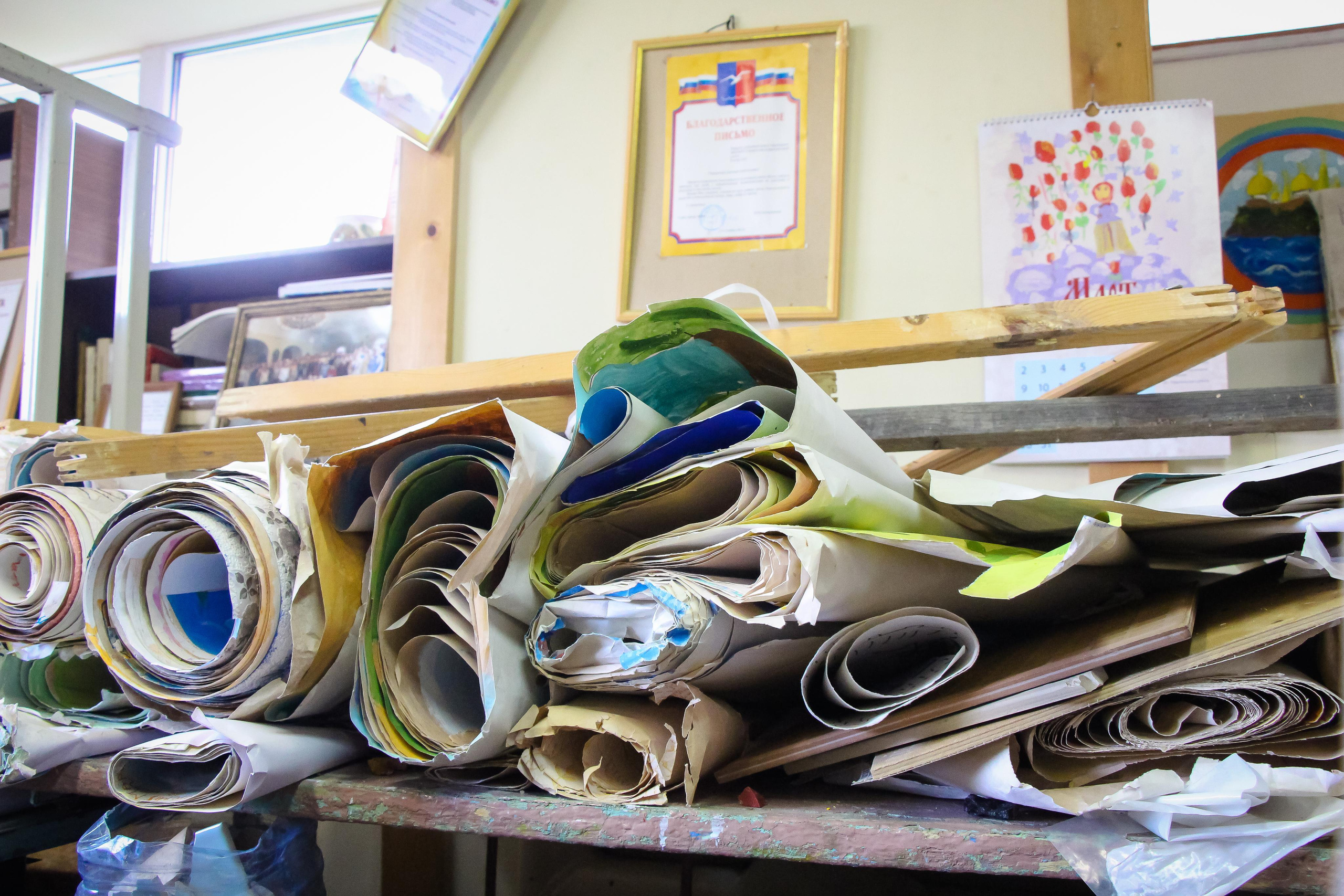 Диакон Димитрий и его детская школа мозаики. 2021 г. Мария Ткаченко. Документальная фотография