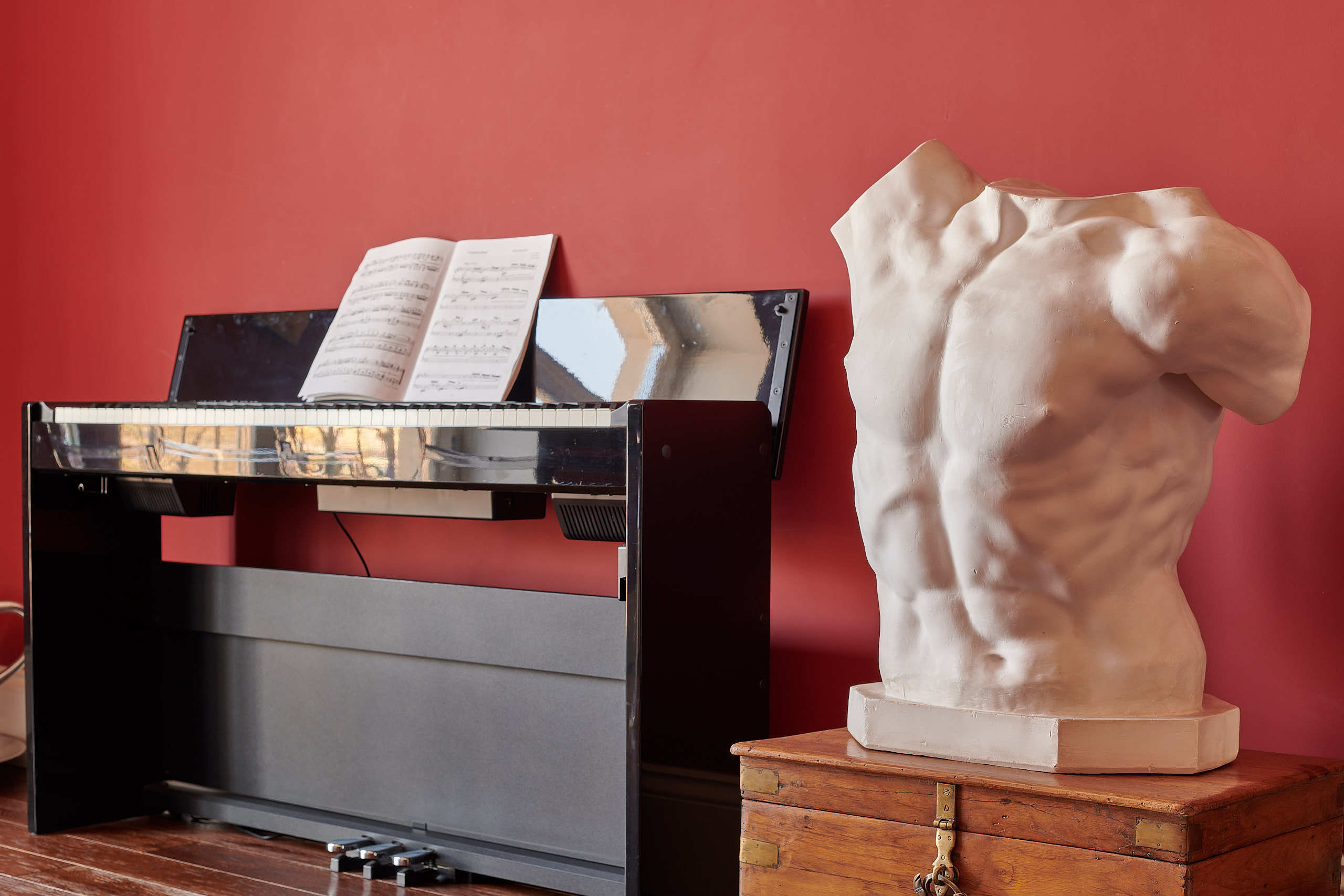 Квартира на Фрунзенской набережной. Флористическая, интерьерная и портретная съемка в Москве и Европе