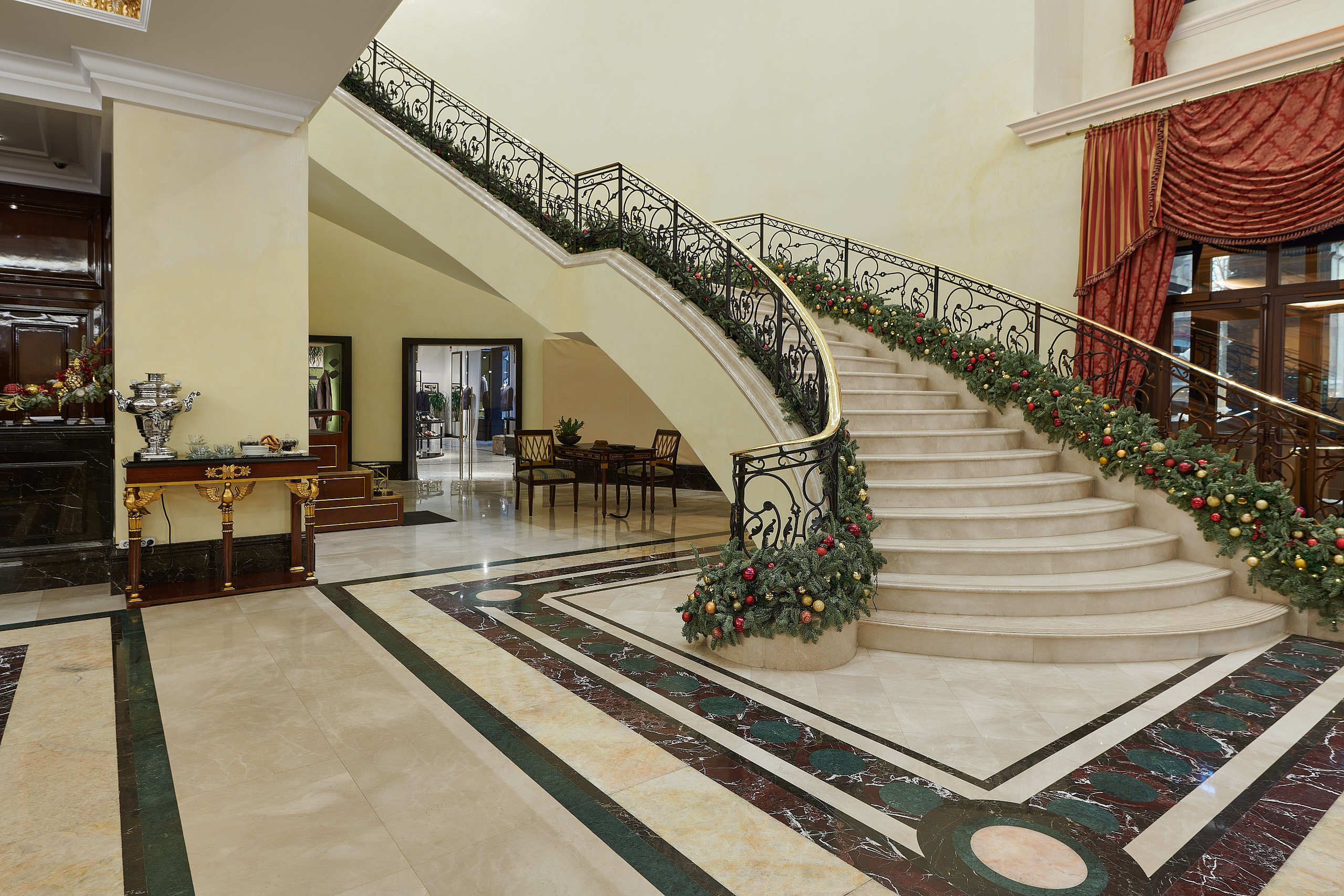 Cesare Attolini в Ritz-Carlton. Флористическая, интерьерная и портретная съемка в Москве и Европе