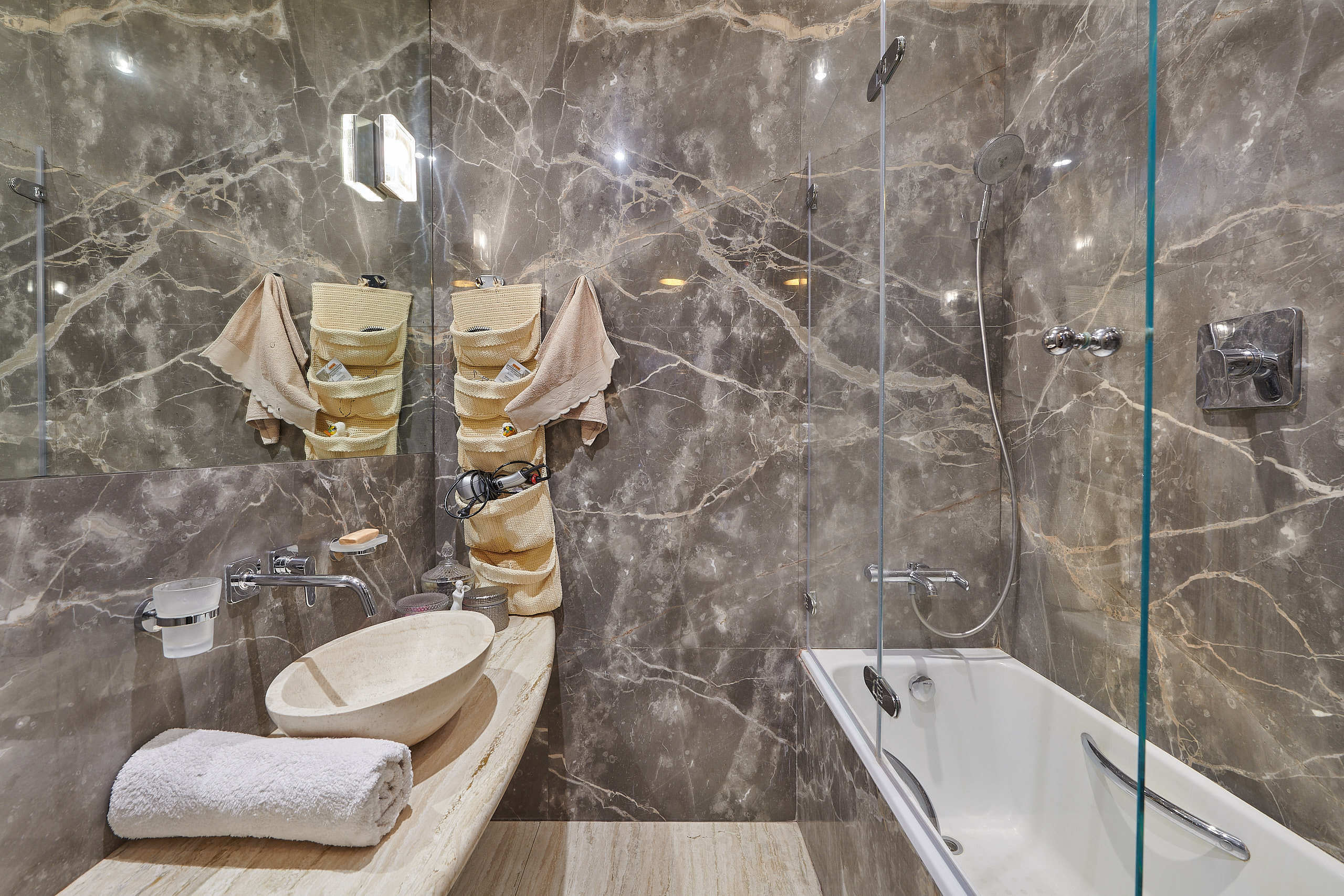 Квартира на Фрунзенской набережной. Флористическая, интерьерная и портретная съемка в Москве и Европе