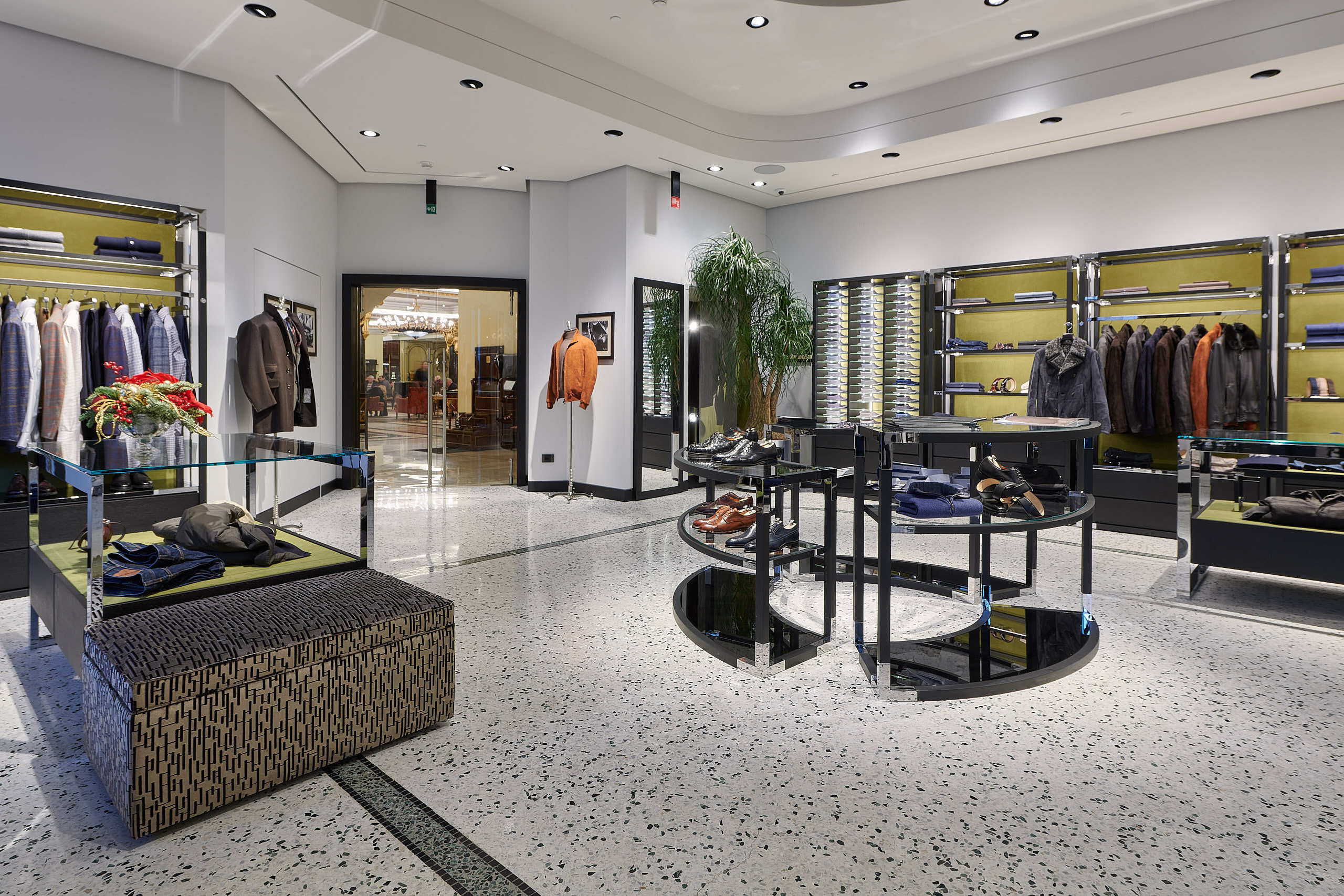 Cesare Attolini в Ritz-Carlton. Флористическая, интерьерная и портретная съемка в Москве и Европе