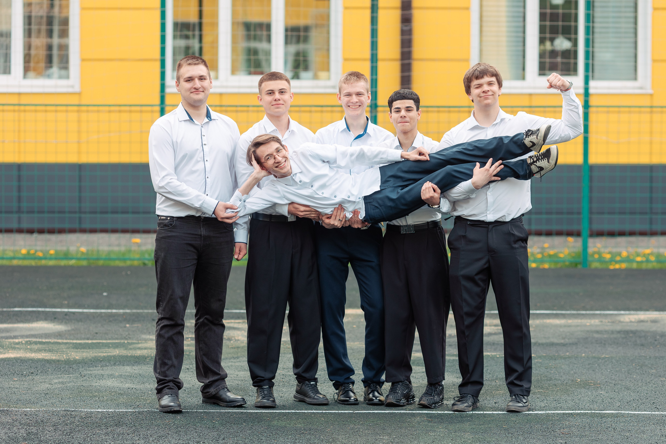 Позирование группы. Выпускные альбомы для детского сада и школы