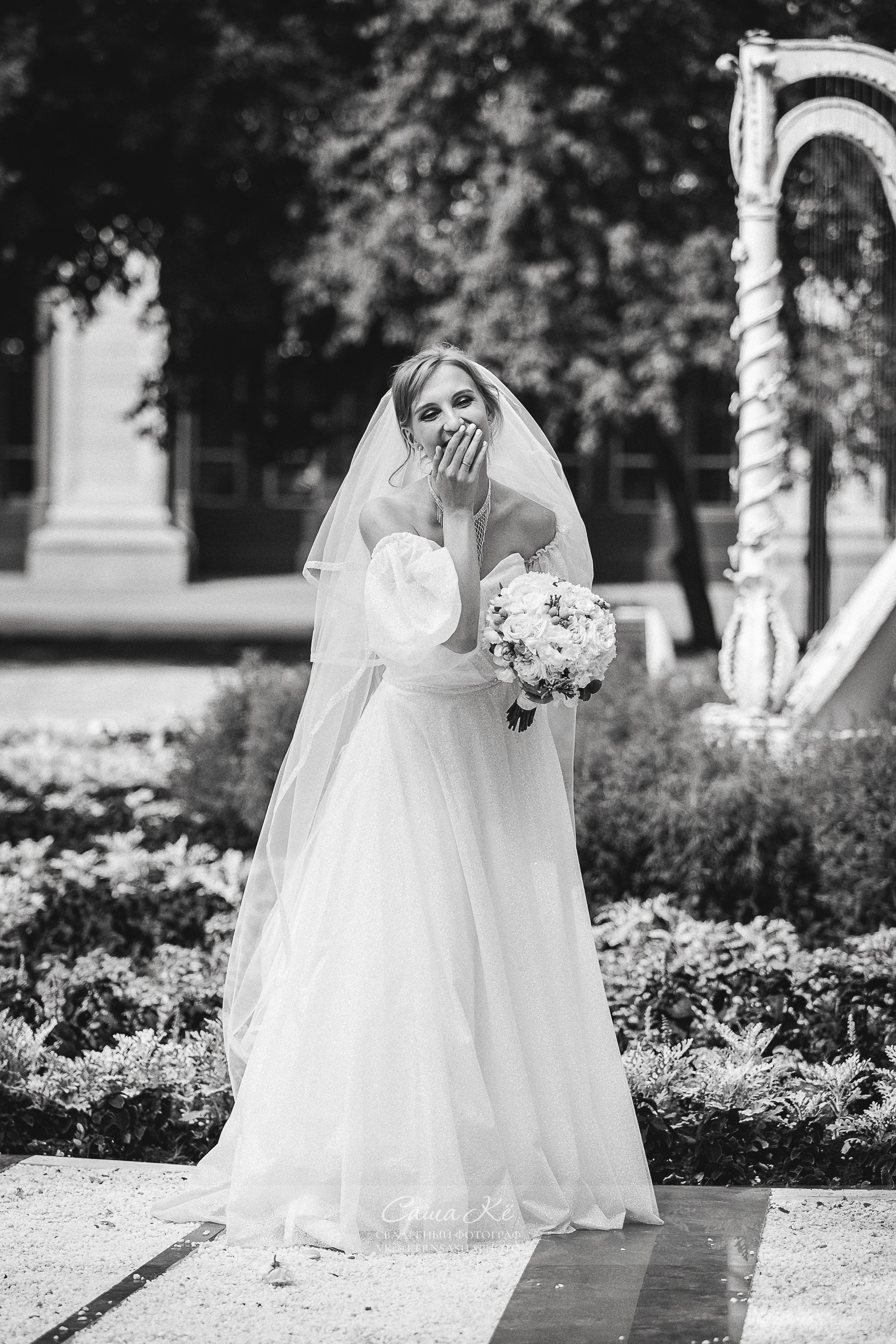 Волшебная фотосессия А&О около Оперного театра. Свадебный, семейный и event фотограф в Новосибирске и Новосибирской области Саша Кё