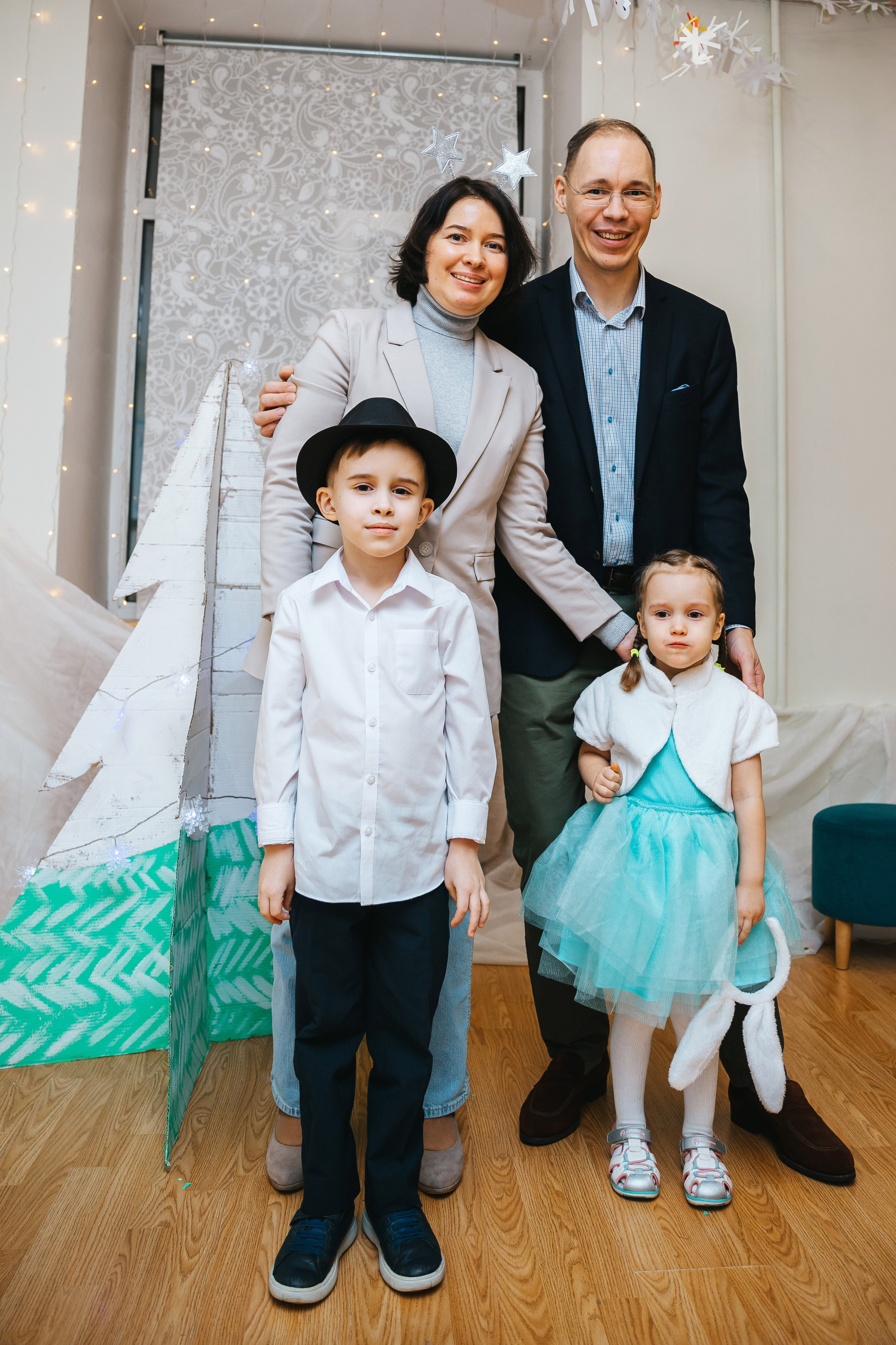 Новогодний утренник в Монтессори-садике. Семейный lifestyle фотограф в Санкт-Петербурге Людмила Пахомова