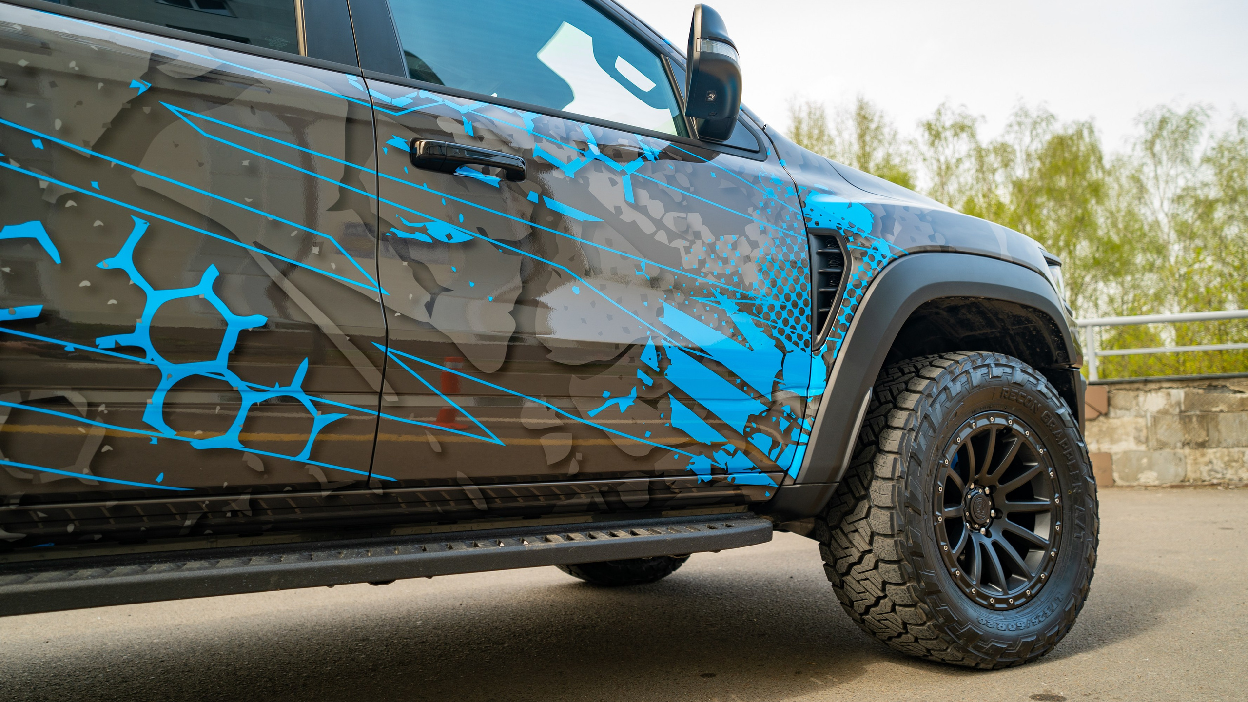 Винилография на RAM TRX. Студия дизайна и оклейки авто Barmaley Design