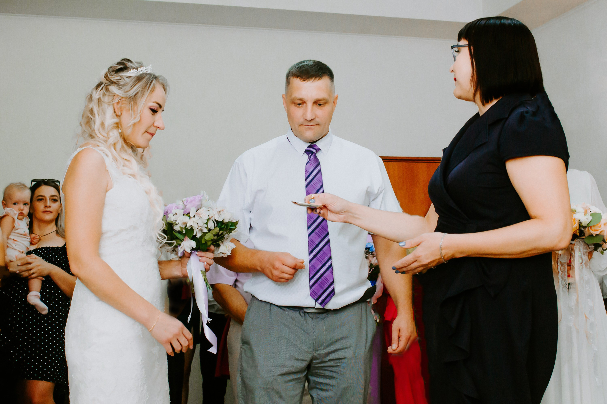 Загс и прогулка. Елена и Виктор. Фотограф в Челябинске Ополихина Анна