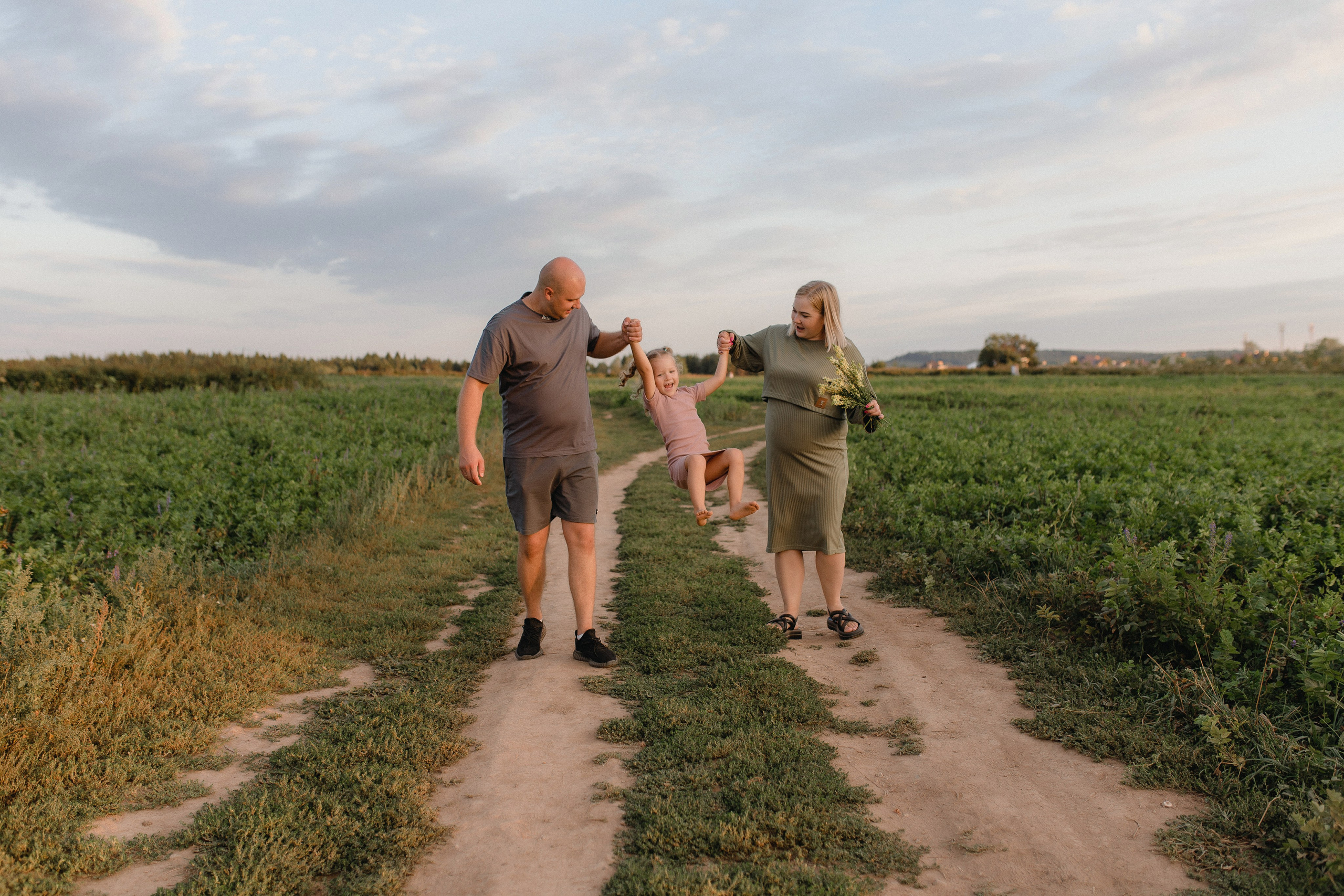 Аня, Вадим и Ева. Главная