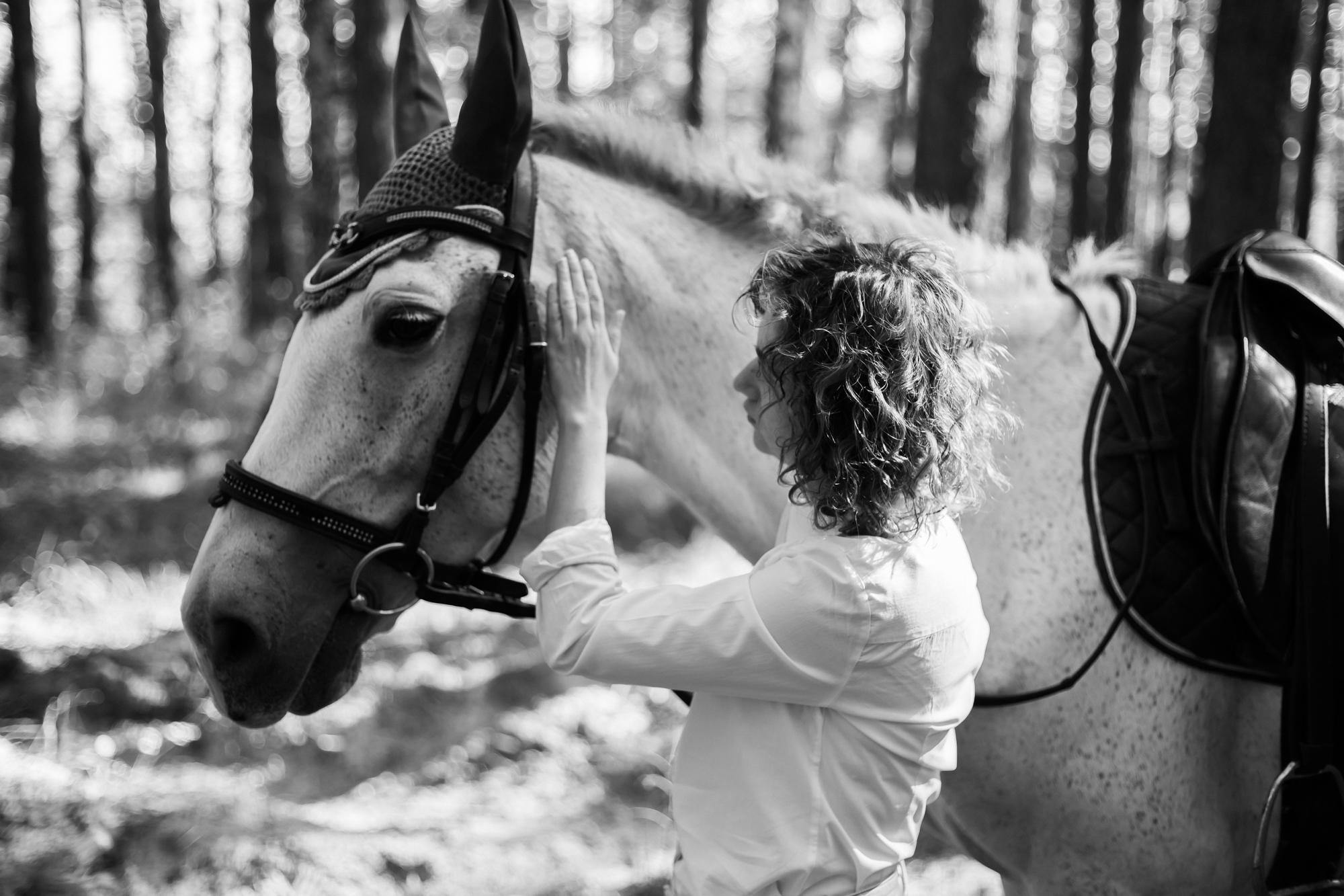С лошадкой в лесу. Фотограф в Тюмени Даша Михнова. Портреты, фотопроекты, фотодни