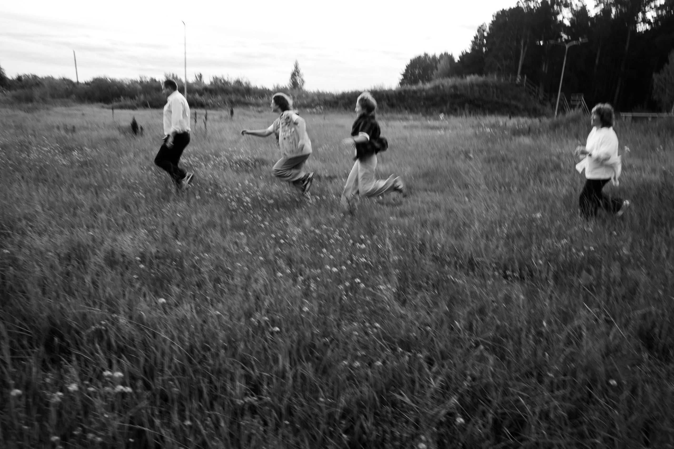 Семейный портрет на природе. Фотограф в Тюмени Даша Михнова. Портреты, фотопроекты, фотодни