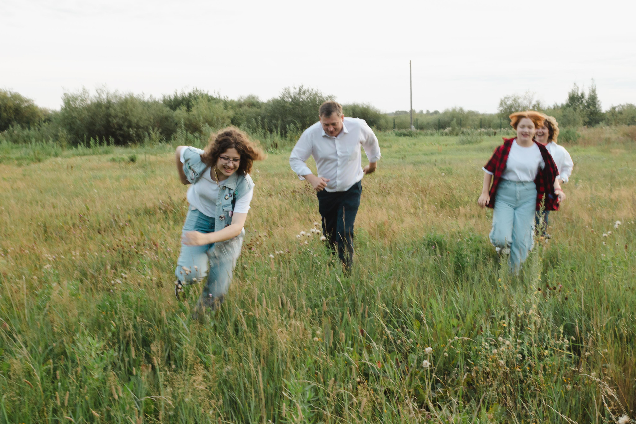 Семейный портрет на природе. Фотограф в Тюмени Даша Михнова. Портреты, фотопроекты, фотодни