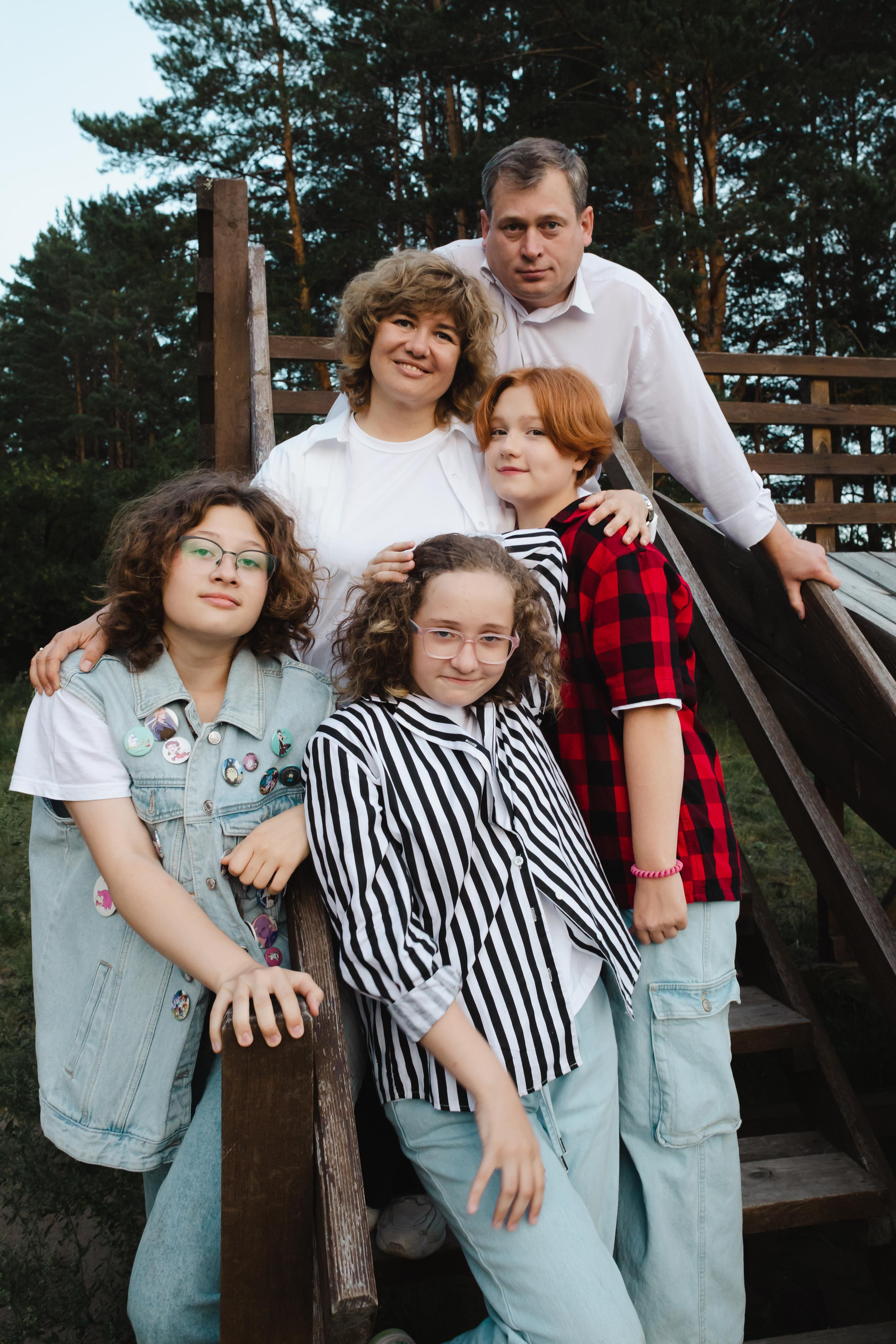 Семейный портрет на природе. Фотограф в Тюмени Даша Михнова. Портреты, фотопроекты, фотодни