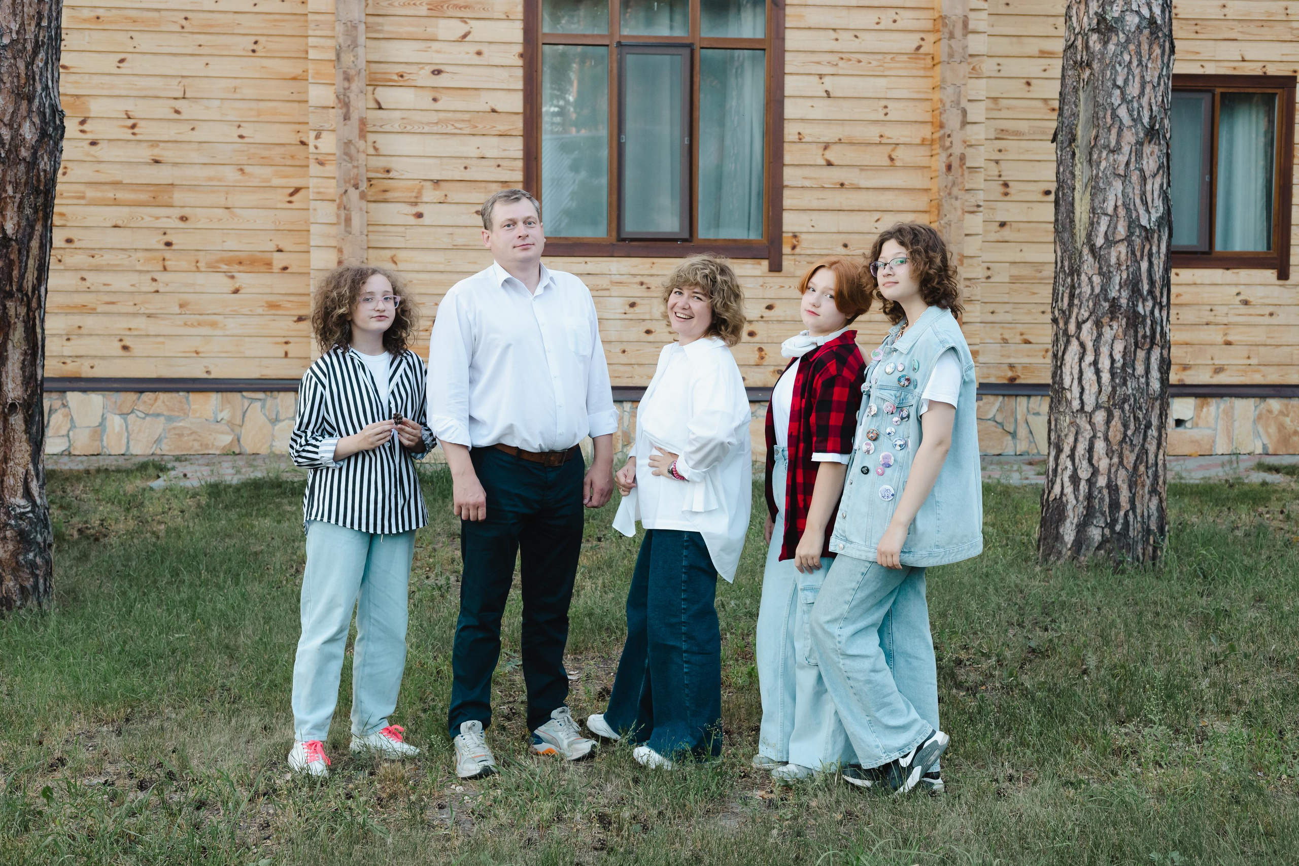 Семейный портрет на природе. Фотограф в Тюмени Даша Михнова. Портреты, фотопроекты, фотодни