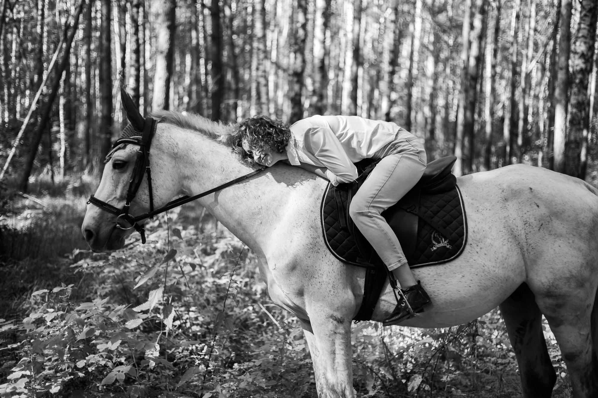 С лошадкой в лесу. Фотограф в Тюмени Даша Михнова. Портреты, фотопроекты, фотодни