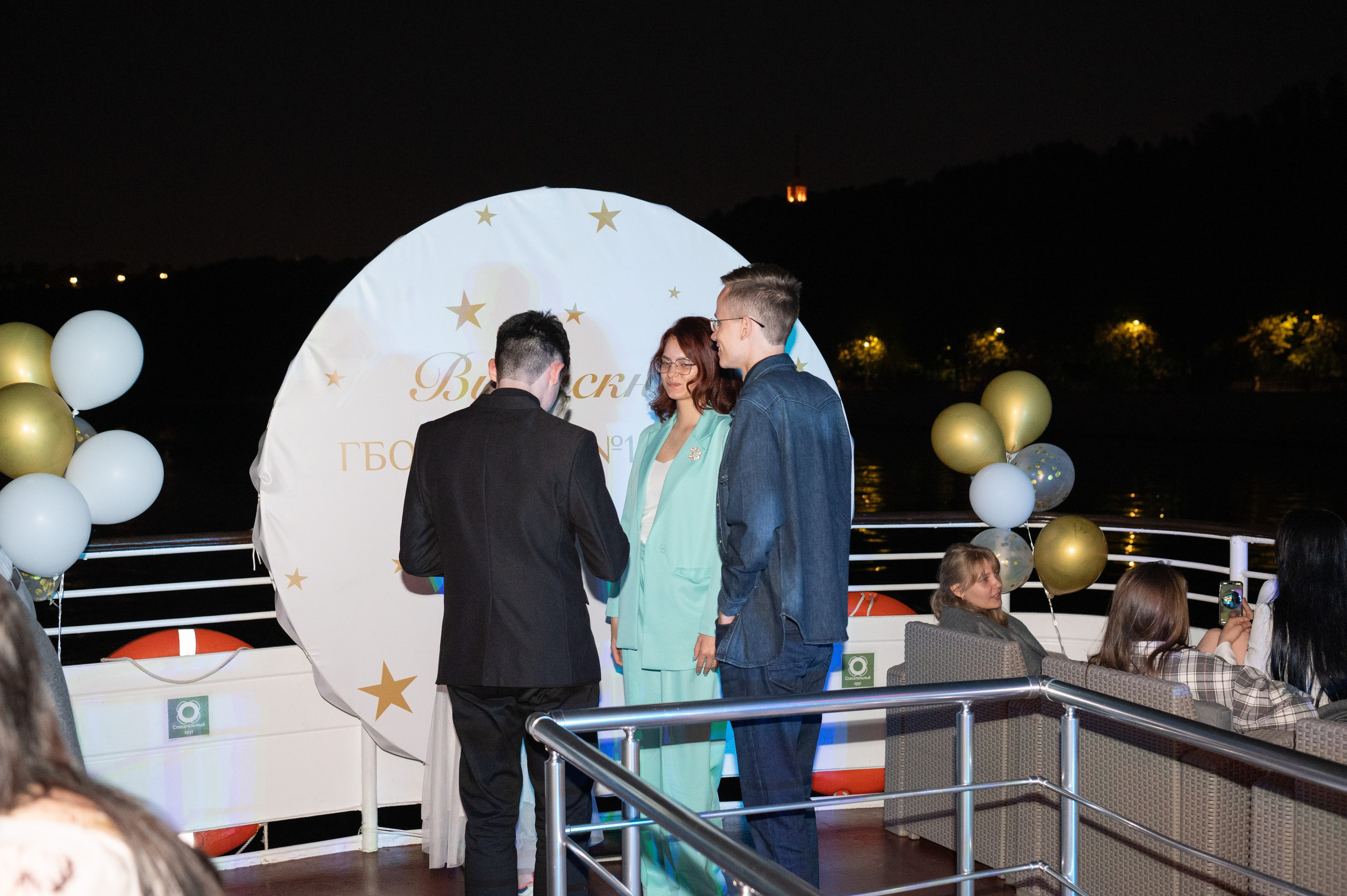 Выпускной вечер 11 класс на теплоходе. Детский и семейный фотограф г. Москва Оксана Катаджи