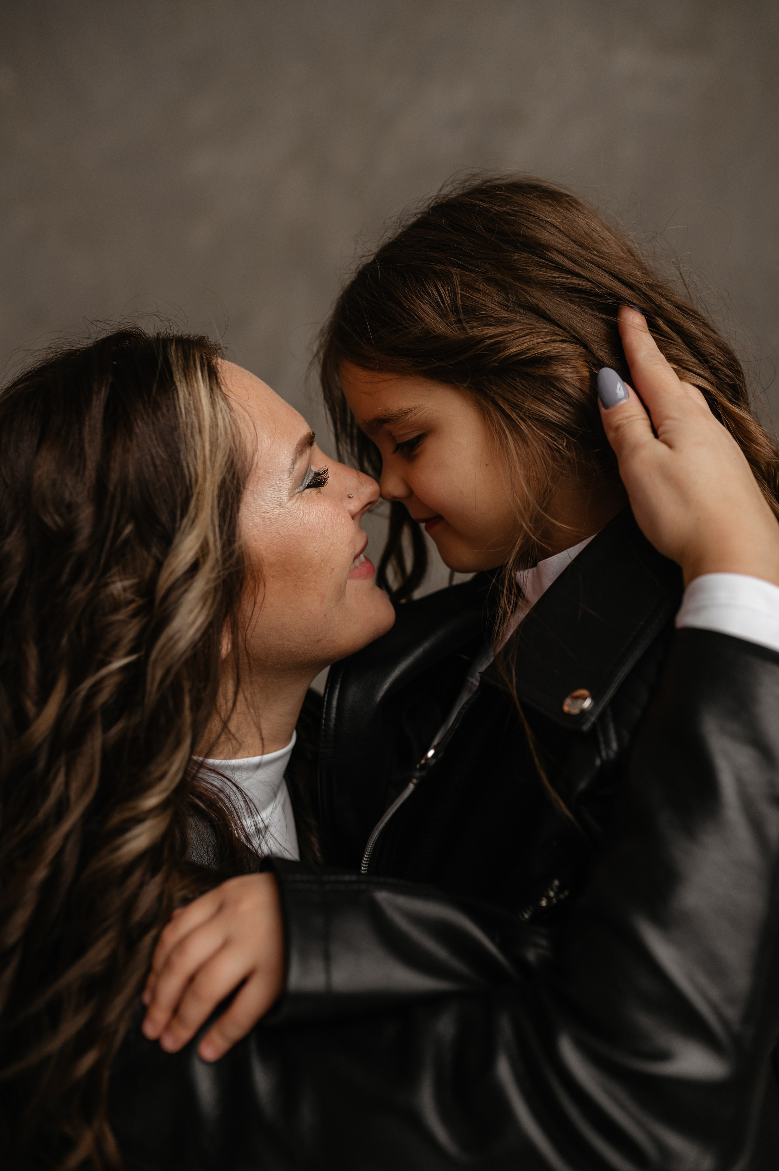 Мама и дочка в студии. Главная