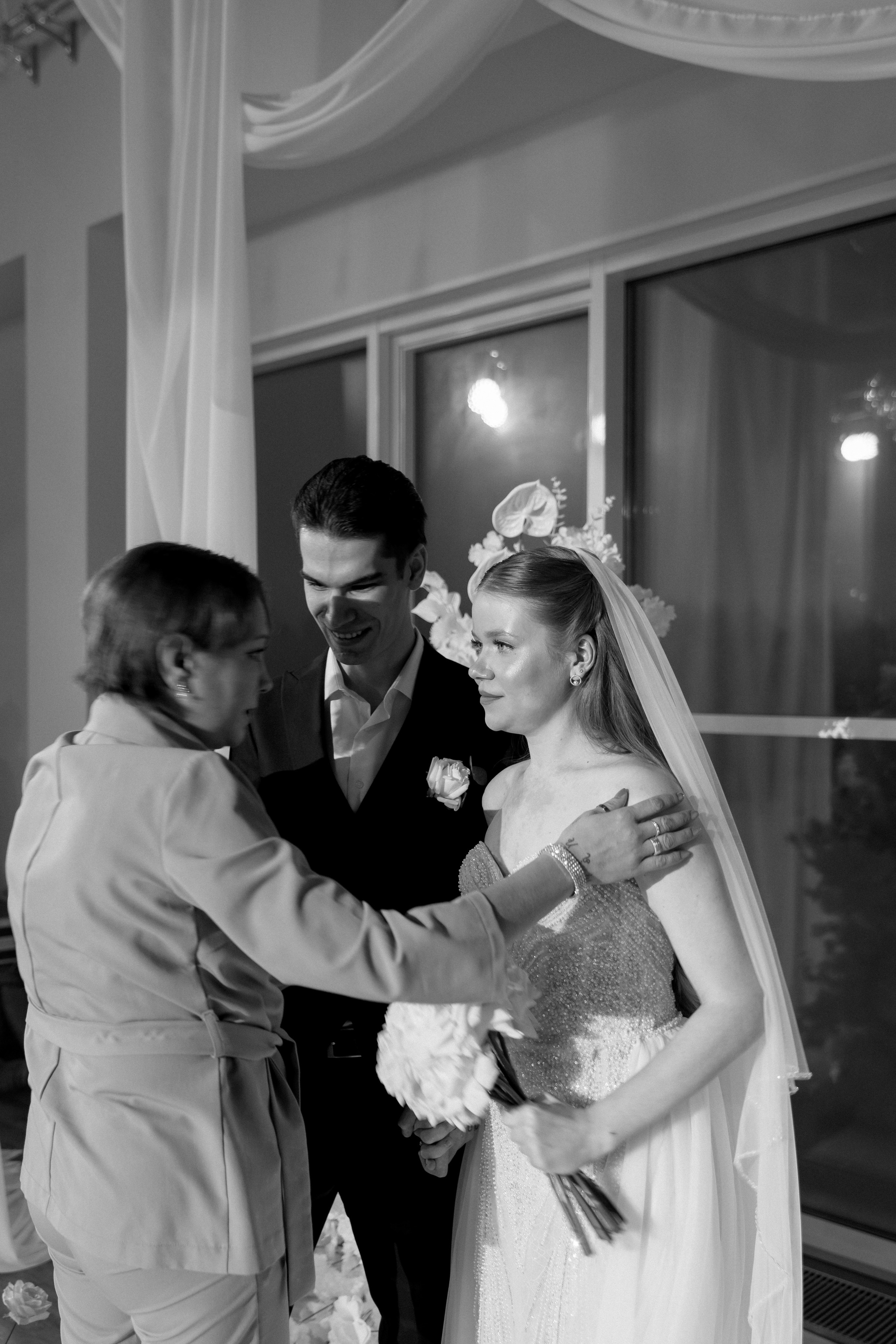 СВАДЕБНАЯ СЬЕМКА СБОРОВ В ОТЕЛЕ И ВЫЕЗД НА ЦЕРЕМОНИЮ (СНЯТО В СИБИРЕ В НИЖНЕВАРТОВСКЕ). Профессиональный фотограф, Санкт-Петербург — Виктория Богомолова