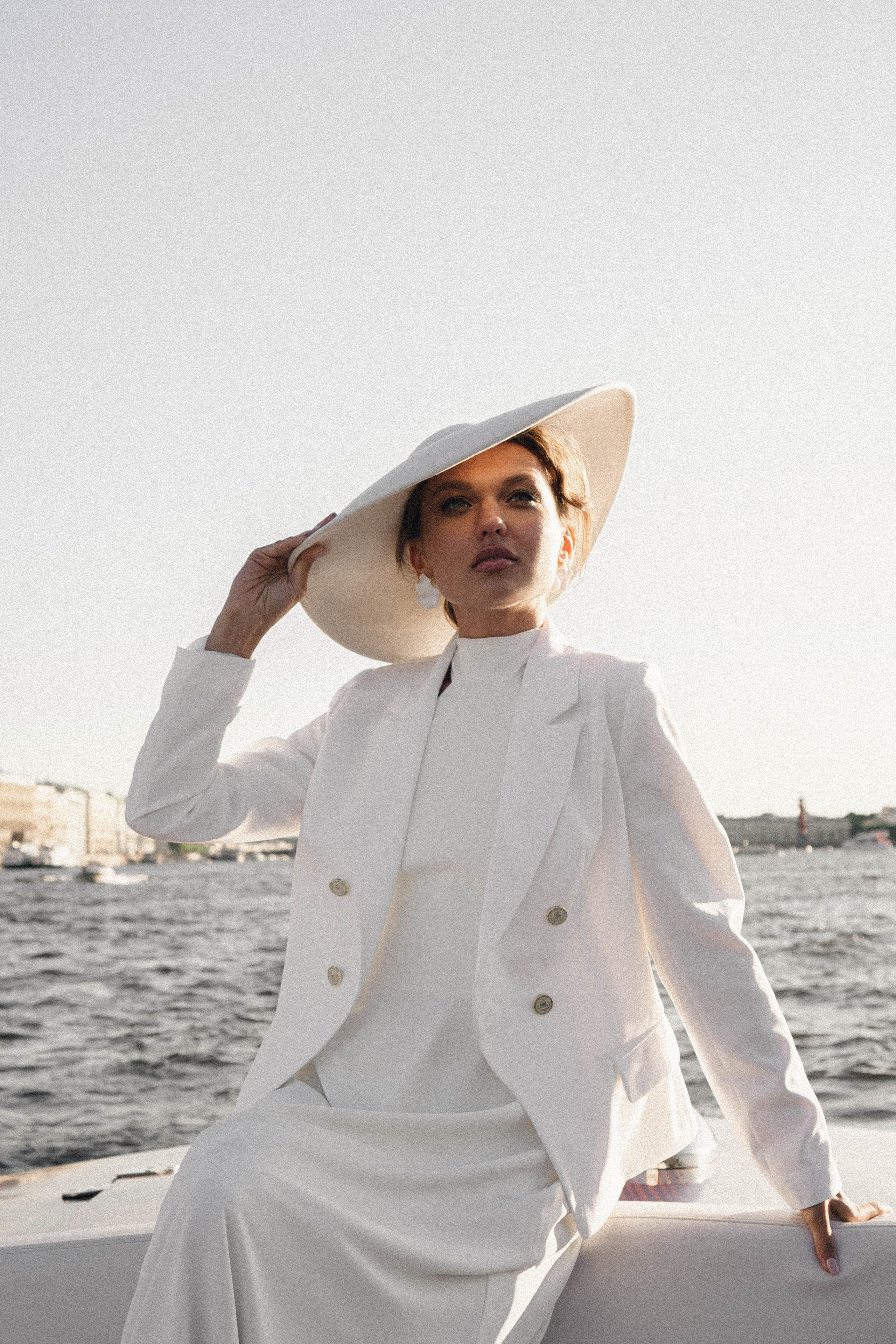 СВАДЕНБНАЯ СЬЕМКА НА КАТЕРЕ ПО КАНАЛАМ САНКТ-ПЕТЕРБУРГА И В АКВАТОРИИ НЕВЫ. Профессиональный фотограф, Санкт-Петербург — Виктория Богомолова