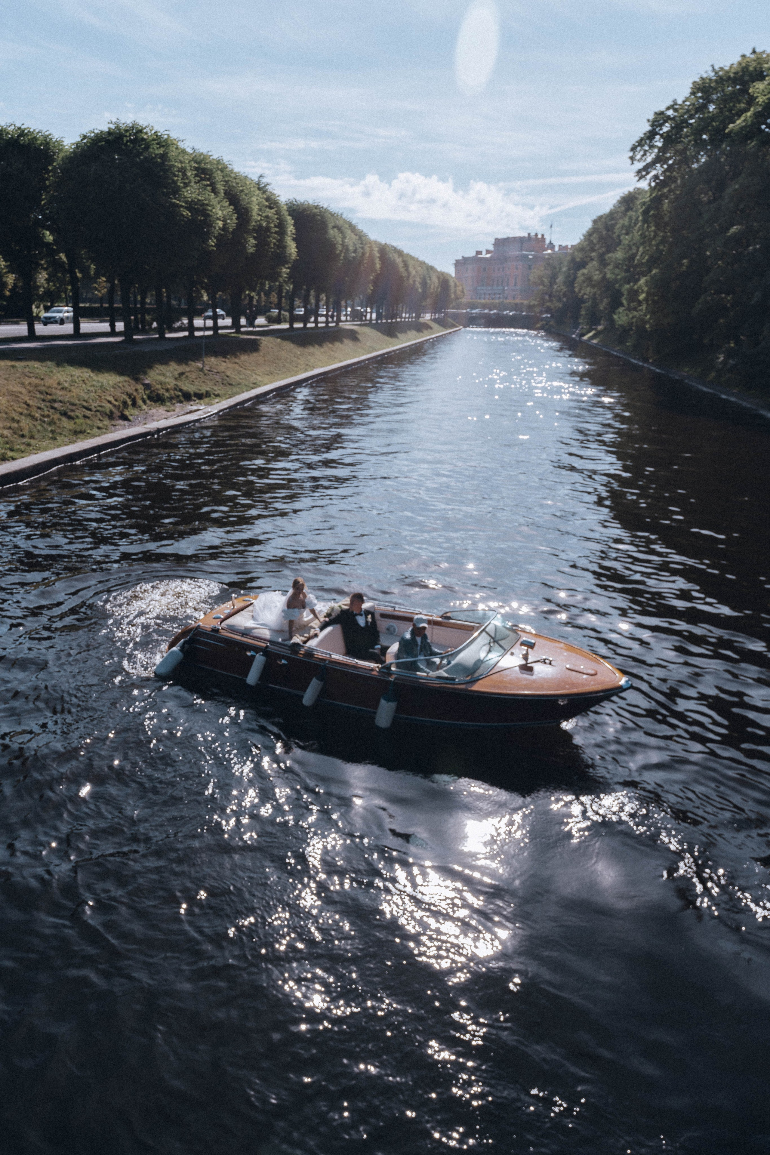 СВАДЕНБНАЯ СЬЕМКА НА КАТЕРЕ ПО КАНАЛАМ САНКТ-ПЕТЕРБУРГА И В АКВАТОРИИ НЕВЫ. Профессиональный фотограф, Санкт-Петербург — Виктория Богомолова