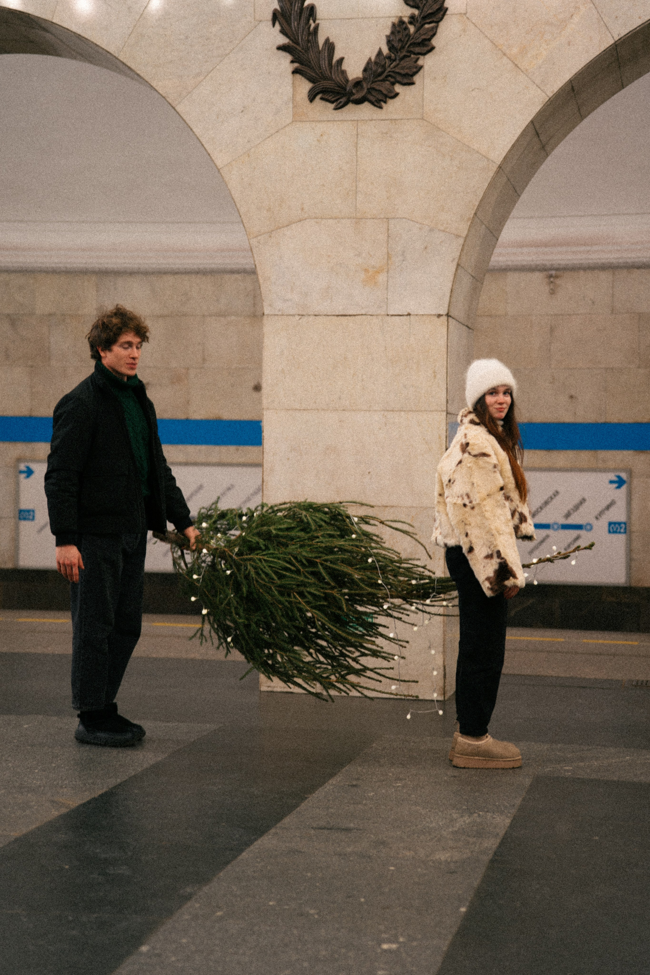 НОВОГОДНЯЯ ПРОГУЛКА ПАРЫ ПО ЧЕРНЫШЕВСКОЙ ПЕРЕД НОВЫМ ГОДОМ. Профессиональный фотограф, Санкт-Петербург — Виктория Богомолова