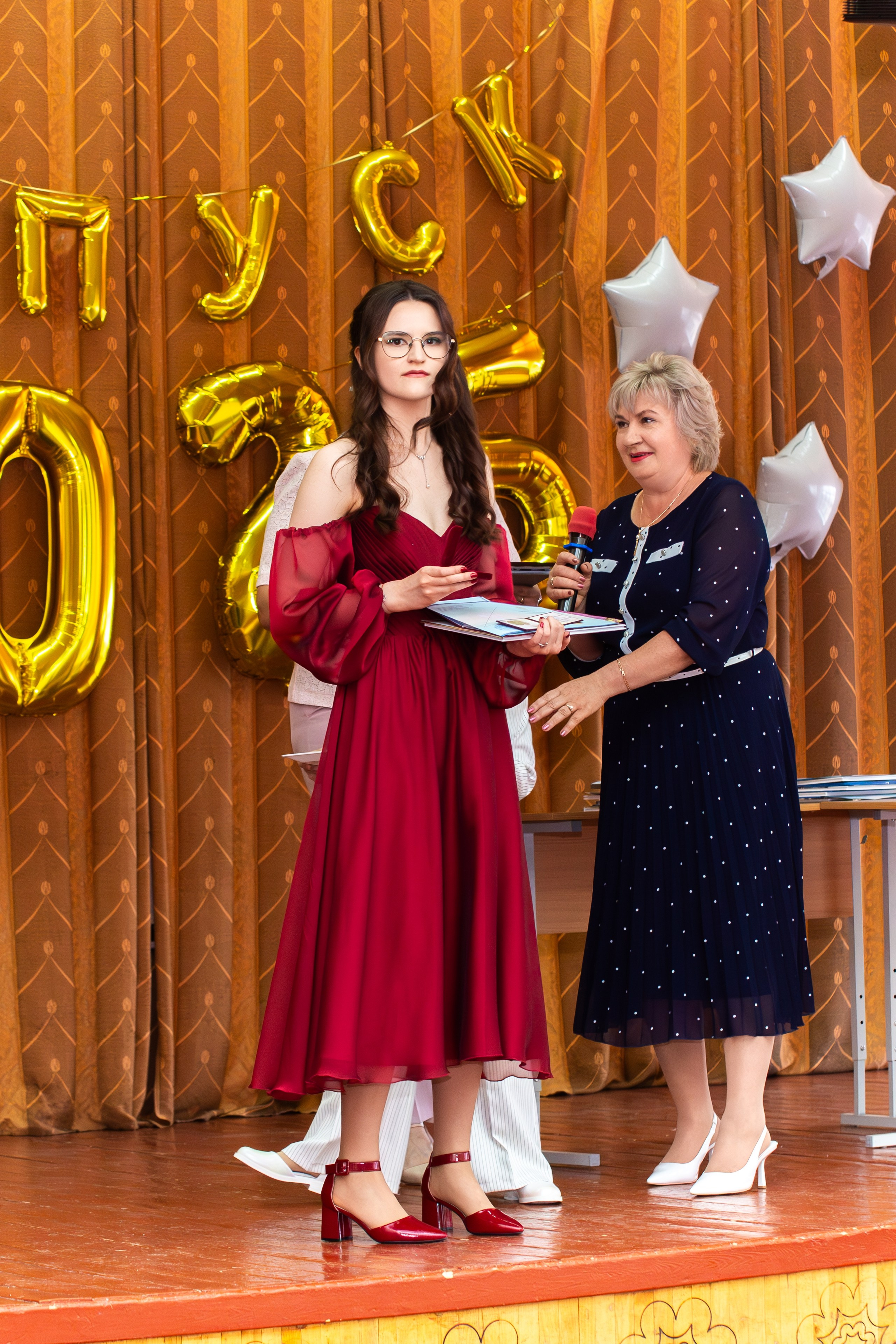 ВРУЧЕНИЕ ДИПЛОМОВ 2025 9 ШКОЛА Г.МЦЕНСК. Профессиональный фотограф в Мценске и Орловской области