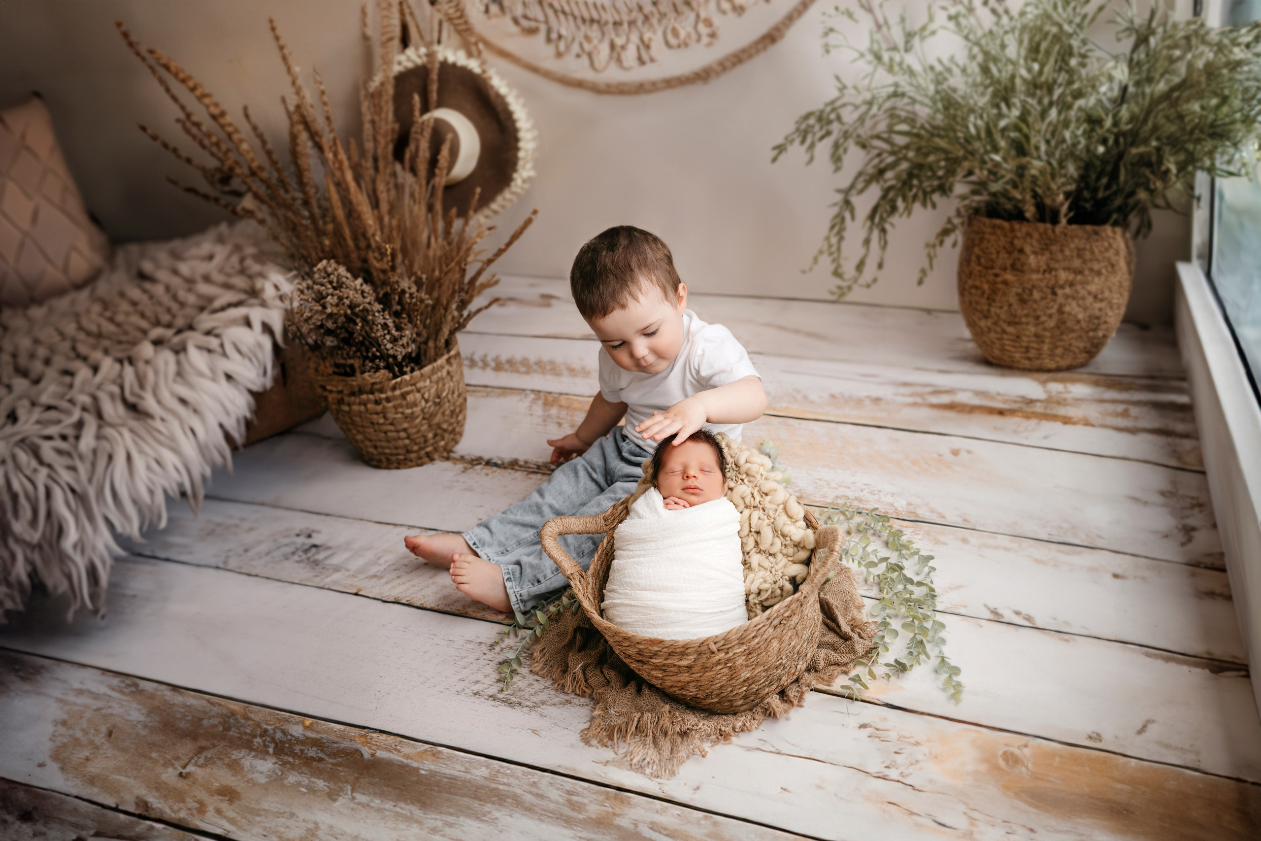 Новорожденный с братиком