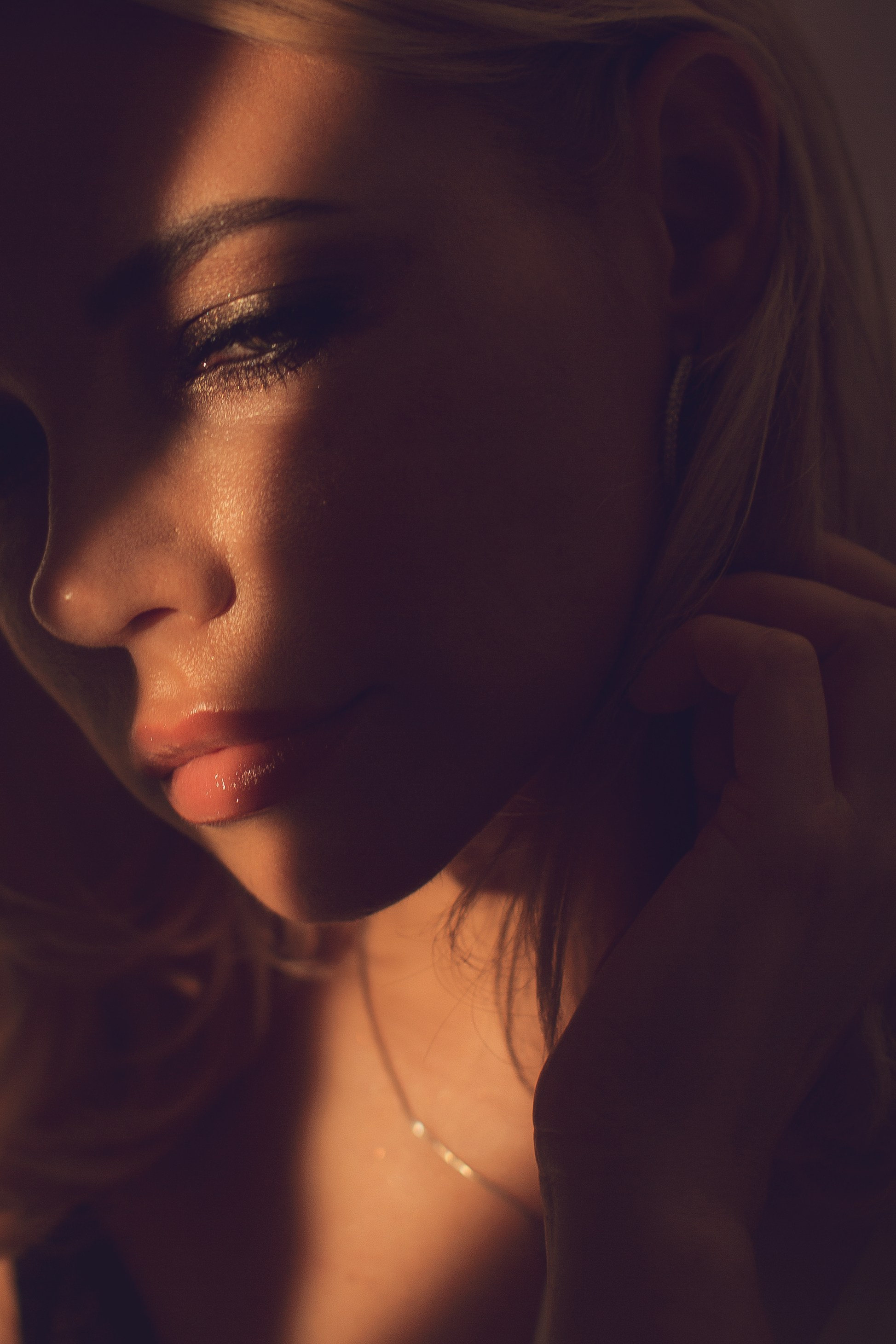 Женский портрет. Женский фотограф в Санк-Петербурге и Москве — фотосессия девушки в студии, портрет, фотосъемка