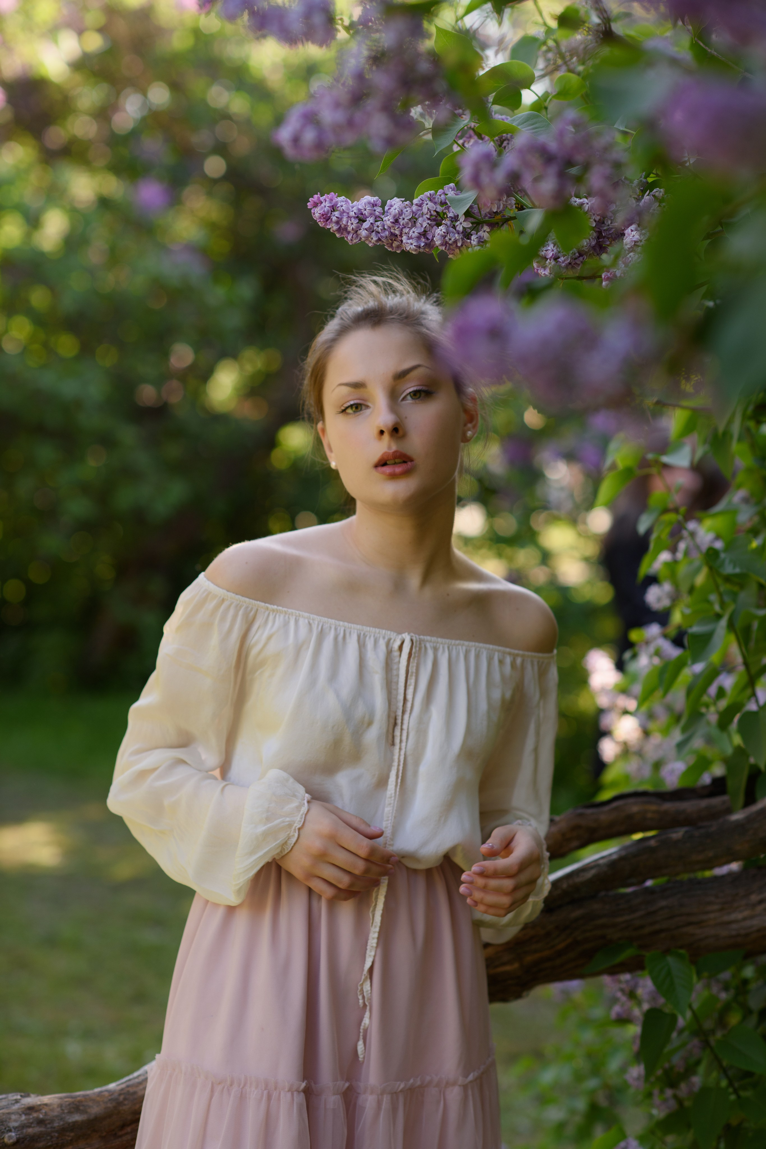 Фотосессия в сиреневом саду. Главная