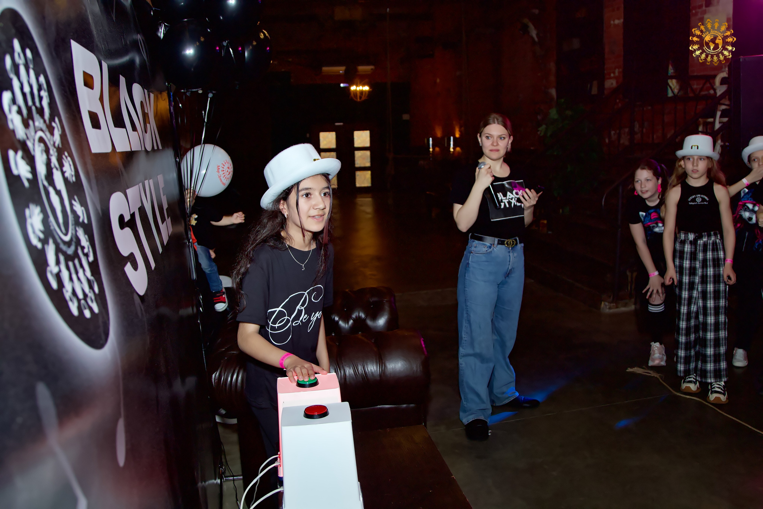 Выпускной 2023 (Школа 667, 4-й класс). Репортажная съемка в Москве и области. Анималистика