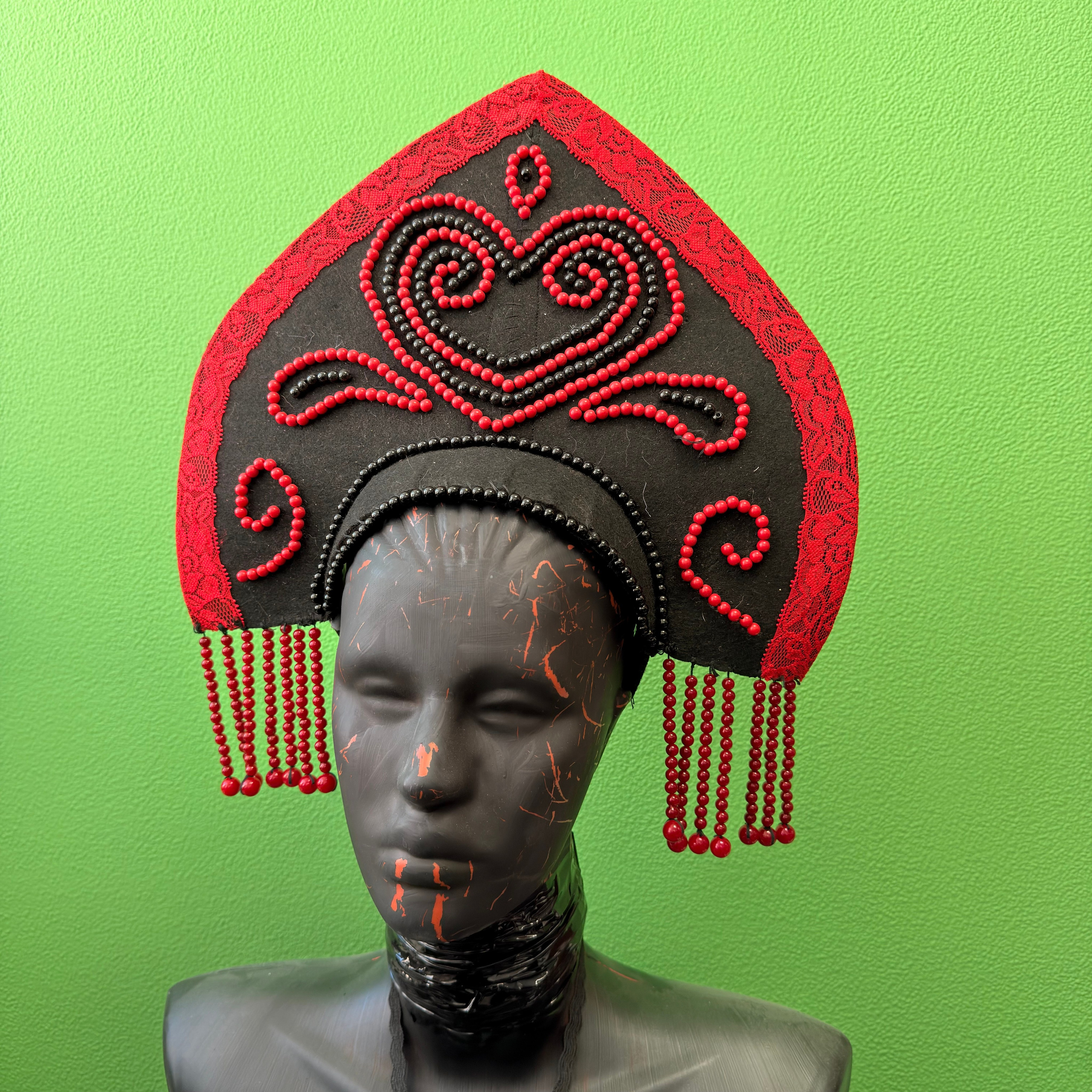 Головные уборы в аренду. Аренда костюмов, платьев и реквизита для фотосессий на Камчатке