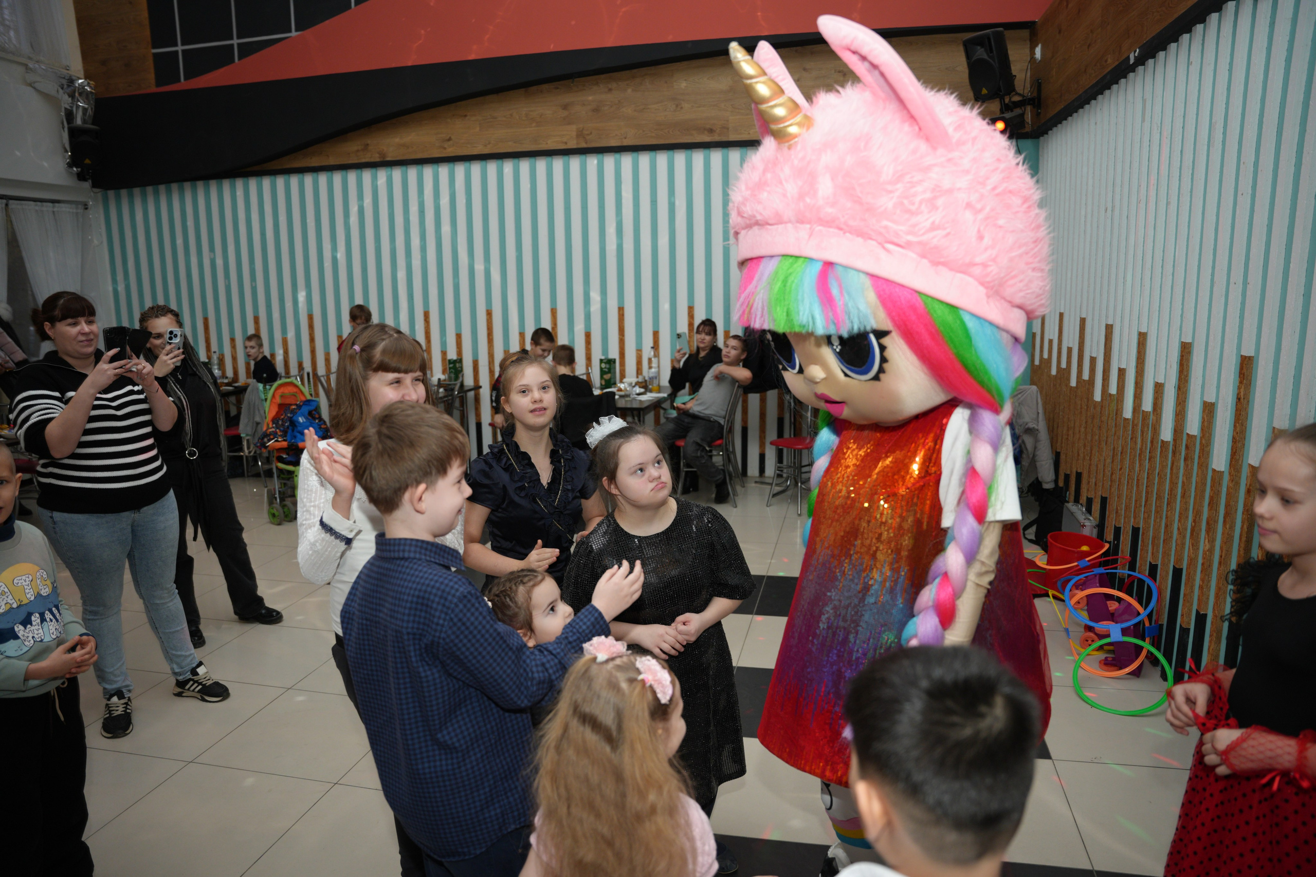 Социально —благотворительная акция «Ты в этом мире не один», посвященная Международному дню инвалидов. ВЫПУСКНЫЕ АЛЬБОМЫ, Школьный фотограф, семейный и свадебный в Саратове и области Ольга Плаксина