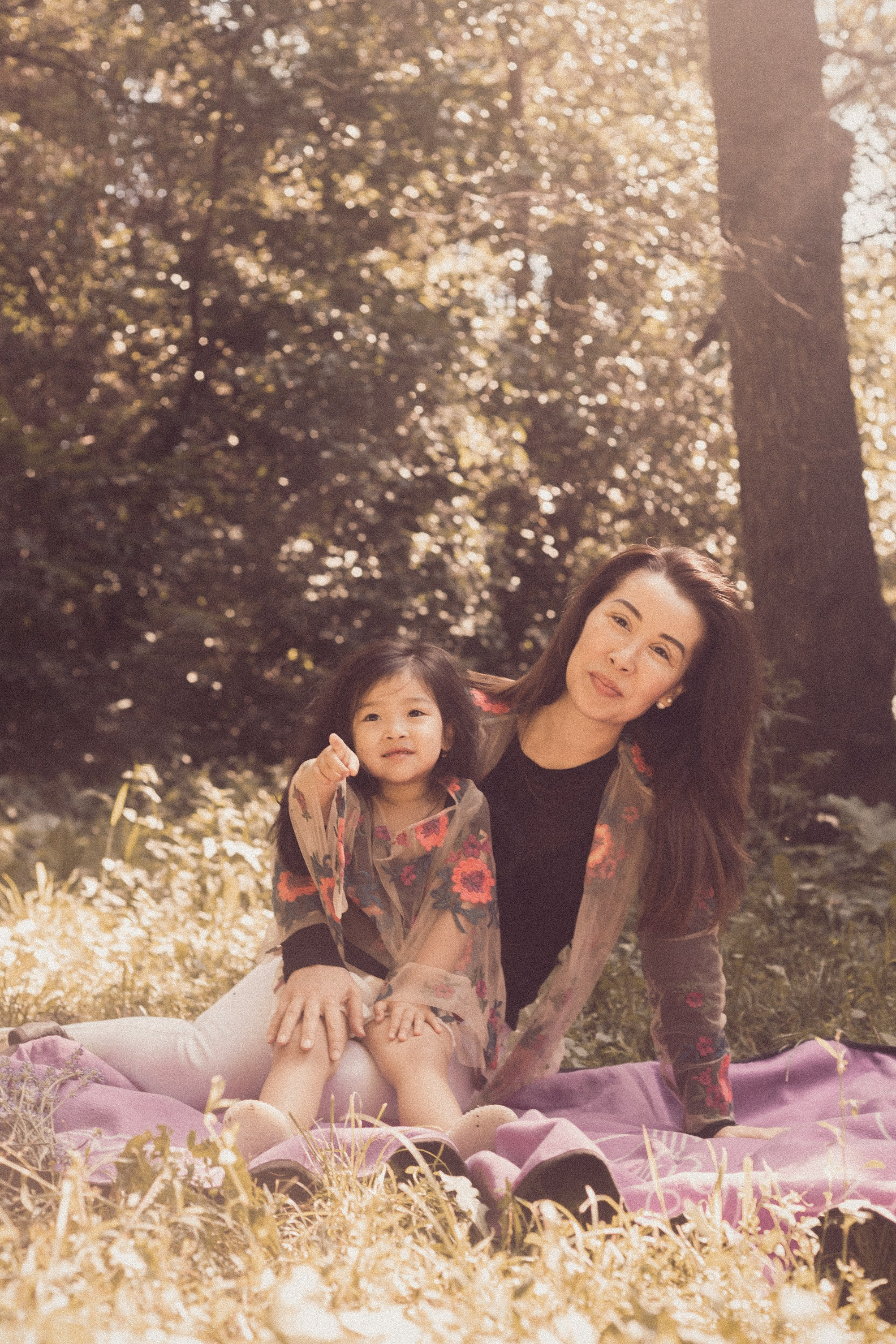 Летняя прогулка мамы и дочери. Фотограф Наталья Гончарова. Снимаю живые портреты в Алматы