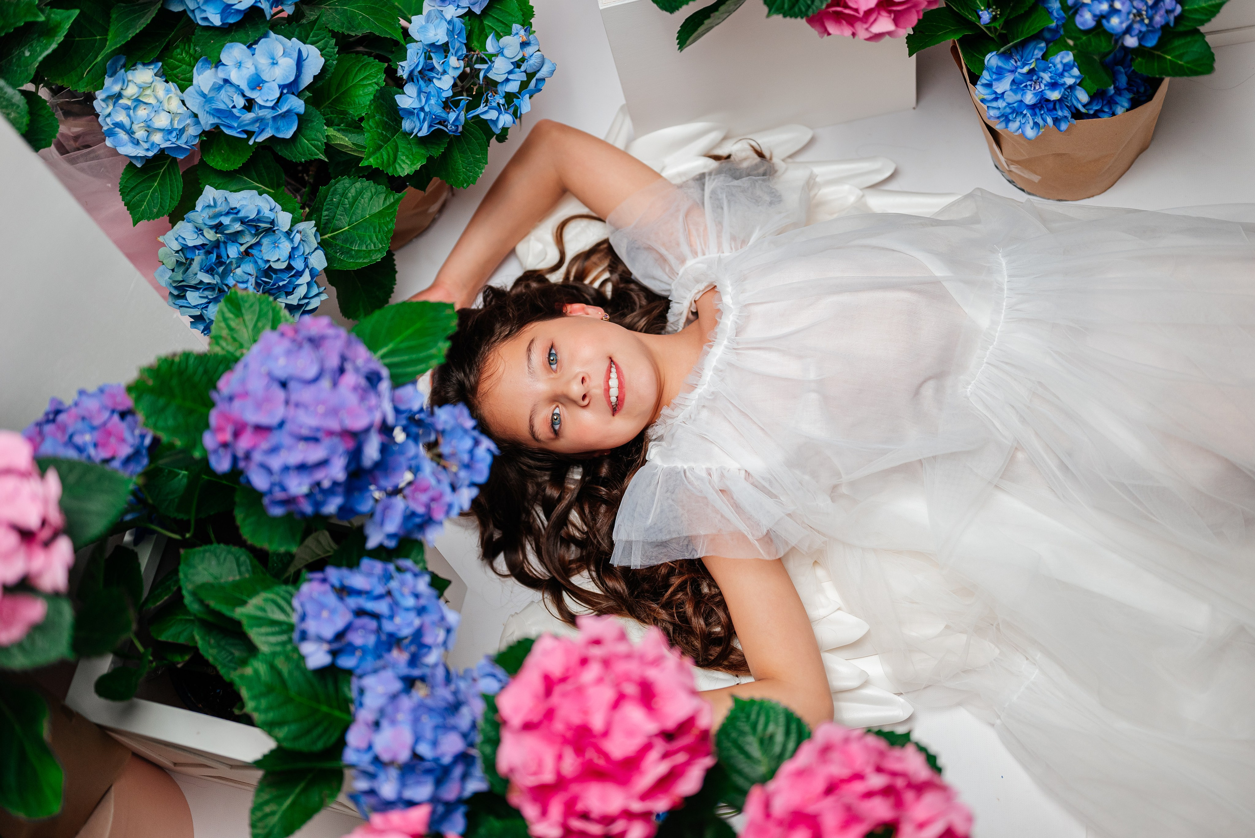 Вероника и гортензии. Семейный фотограф в Краснодаре