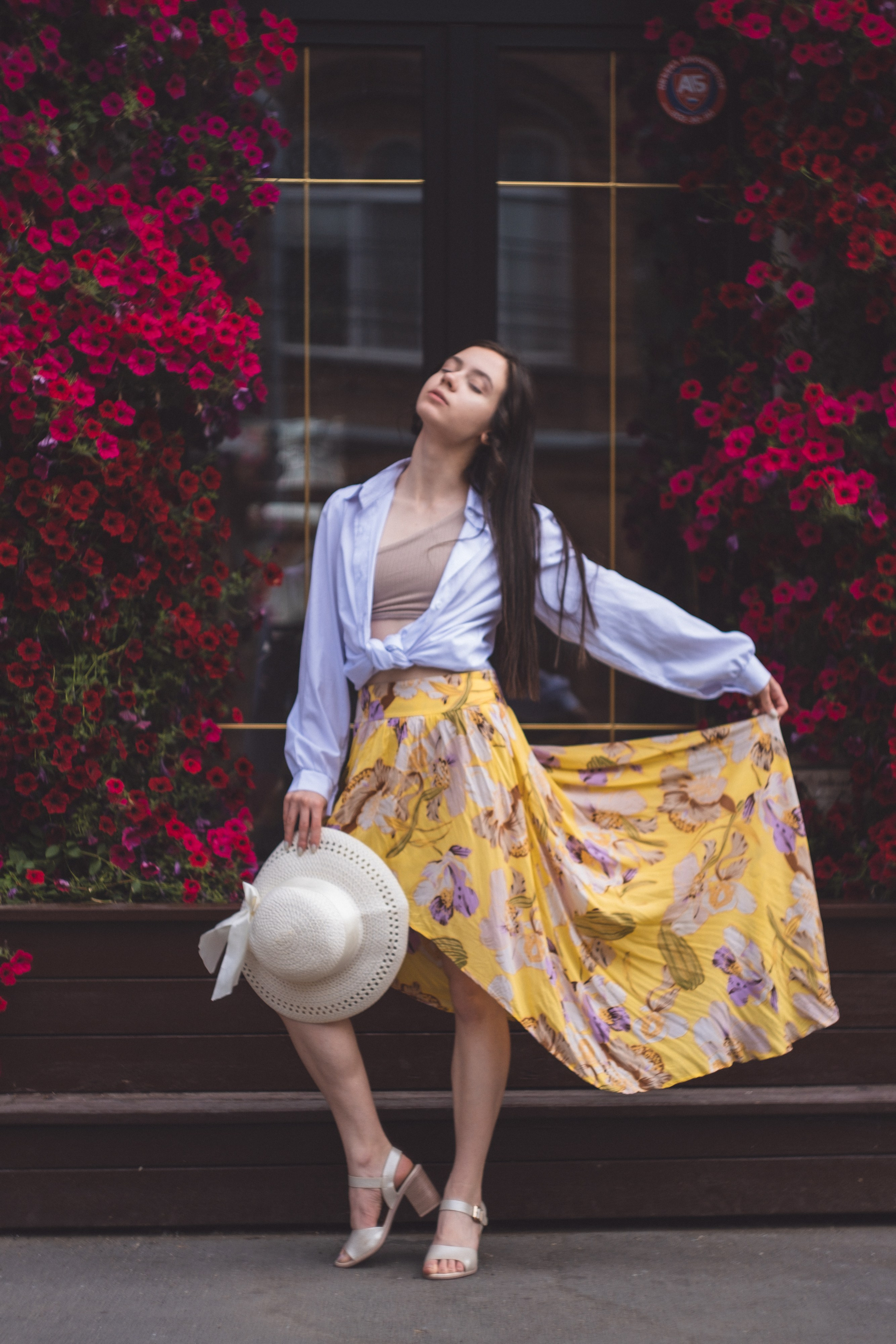 Карина. На трамвае по городу. Дмитрий Пропадалин, Нейрофотография