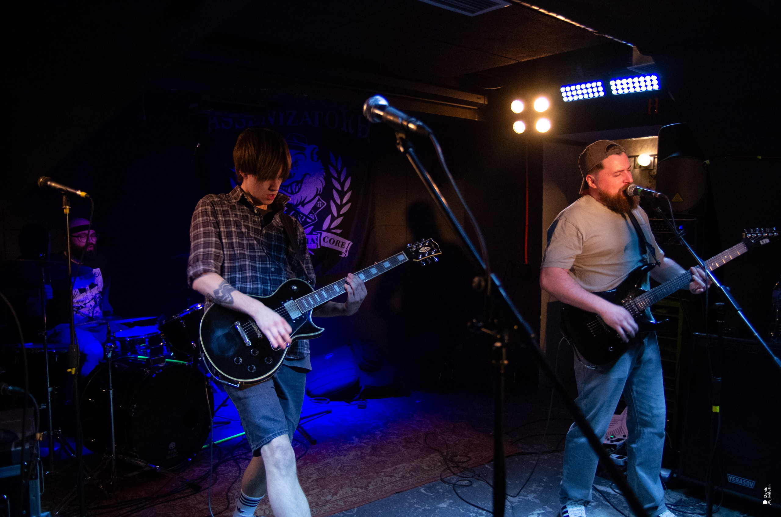 Рядом Ассенизаторы. Портретный фотограф Денис Милютин