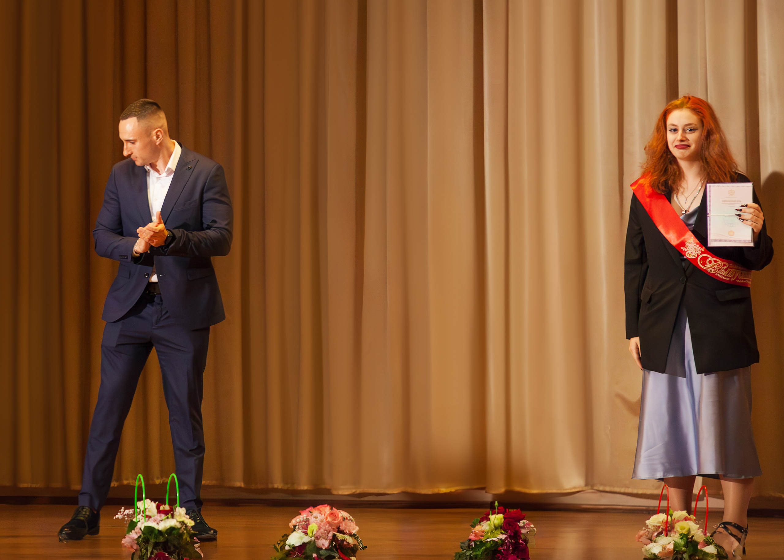 498 школа вручение дипломов, 2024. Выпускные альбомы и школьный фотограф в Подольске, Троицке, Щербинке, Москве и Московской области