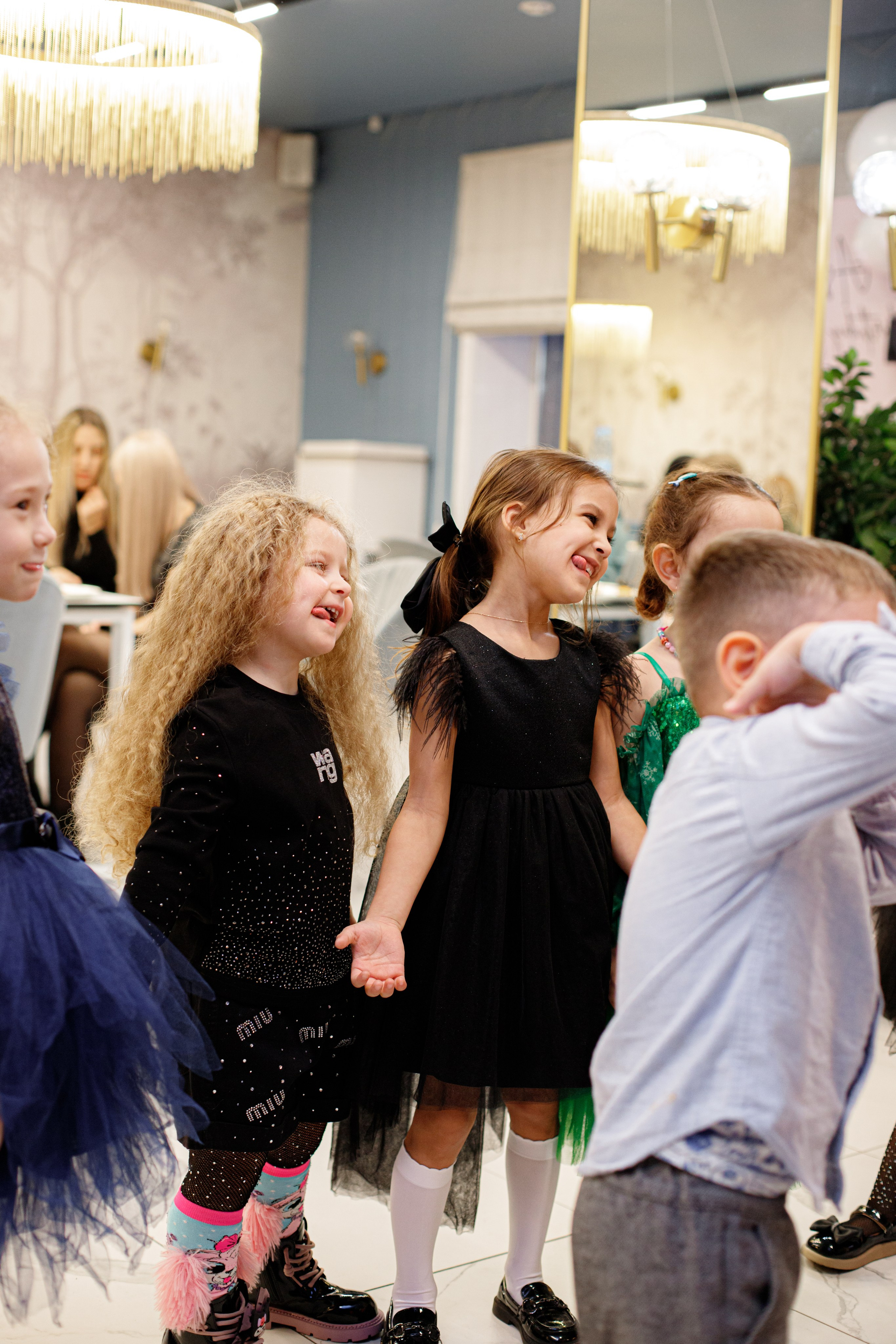 ASIA'S BIRTHDAY PARTY. Photokarish