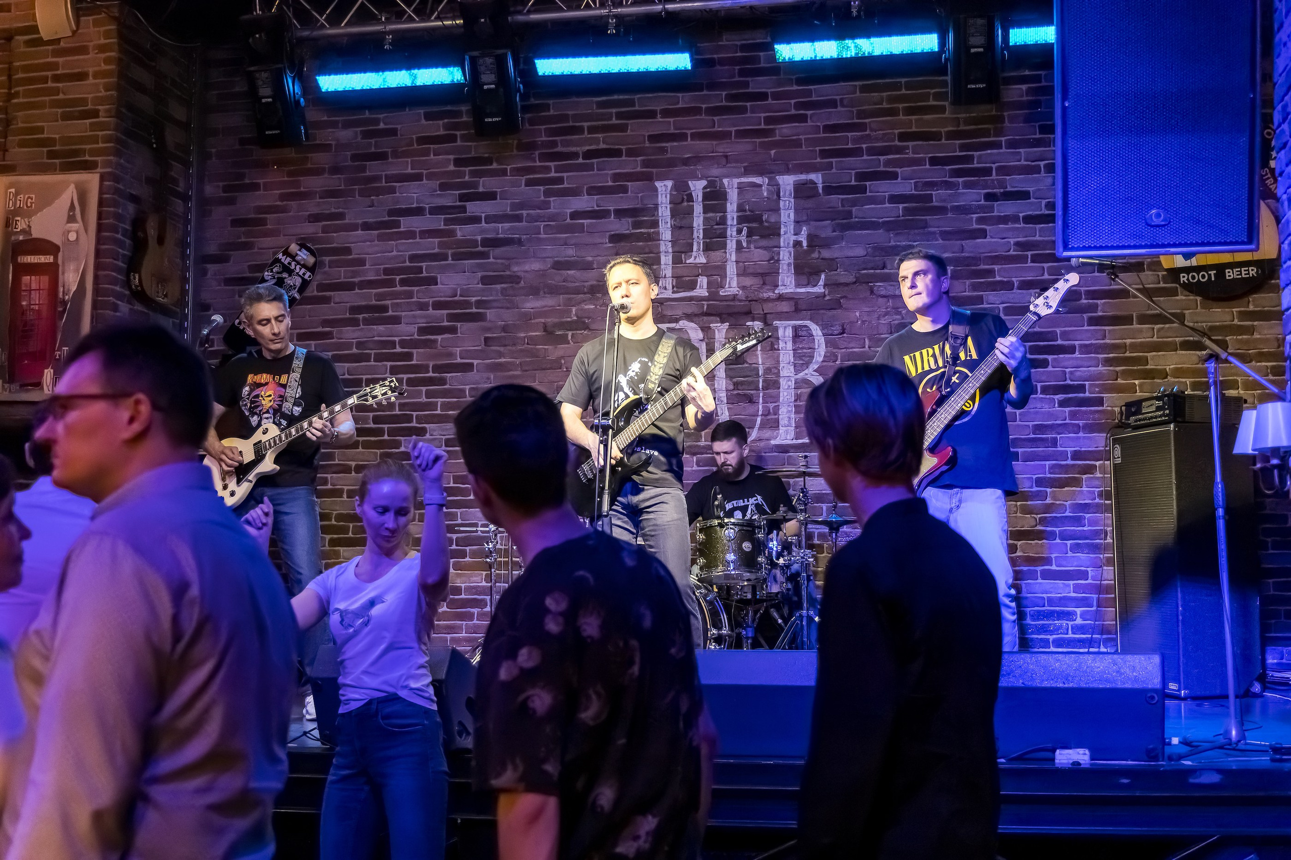 LifePub 29.03.2023. Московская кавер-группа BankBand