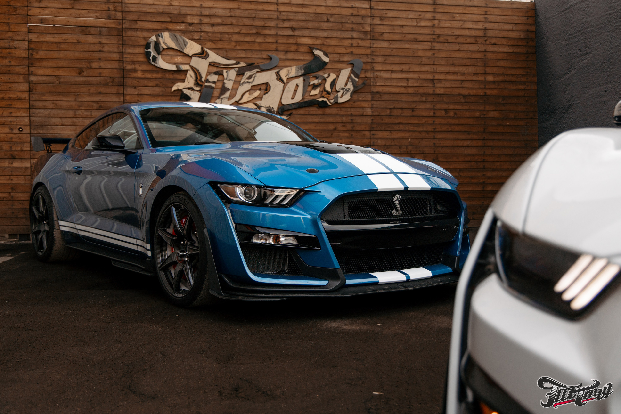 Mustang Shelby GT500 X2. DeLorein