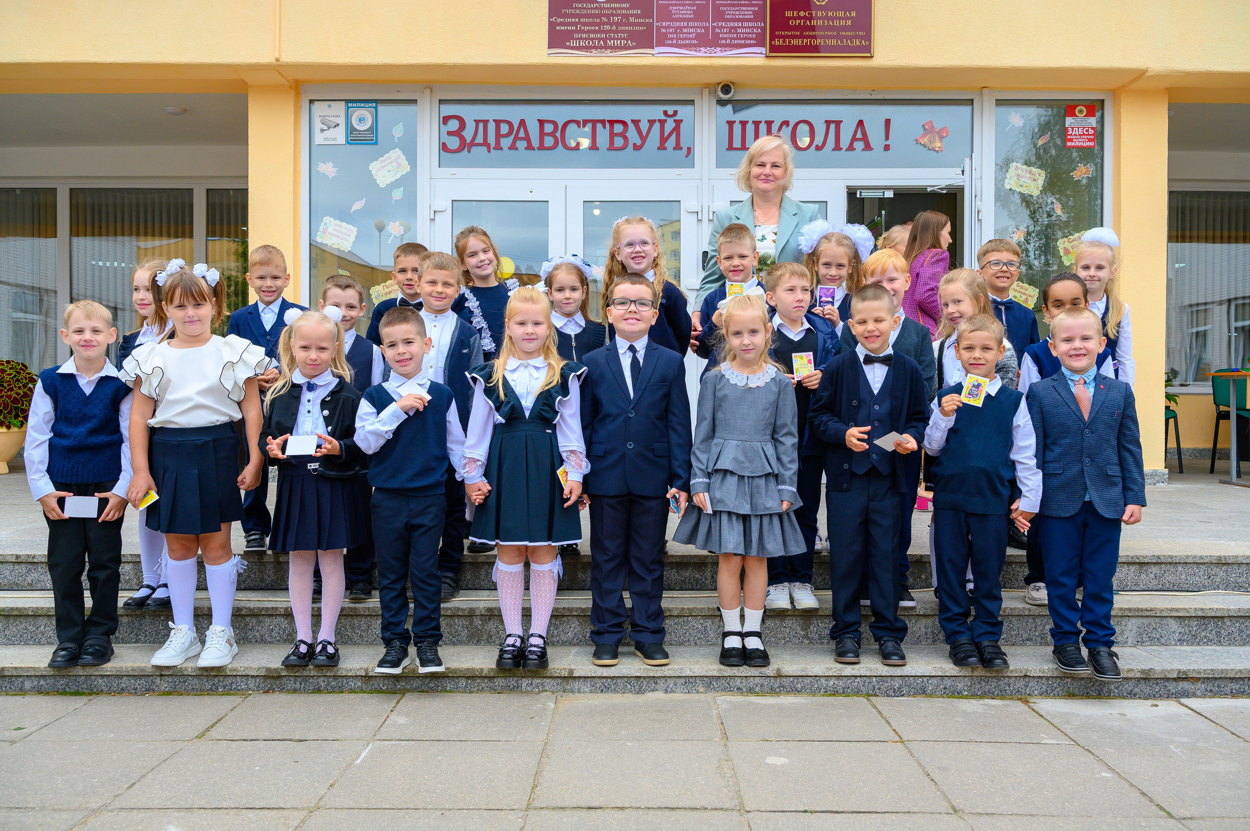 Вот звучит первый звонок, перед этим долгое приготовление к новому этапу в жизни, Яромир идет в школу. Фотоуслуги, услуги фотографа, фотографирование важных событий