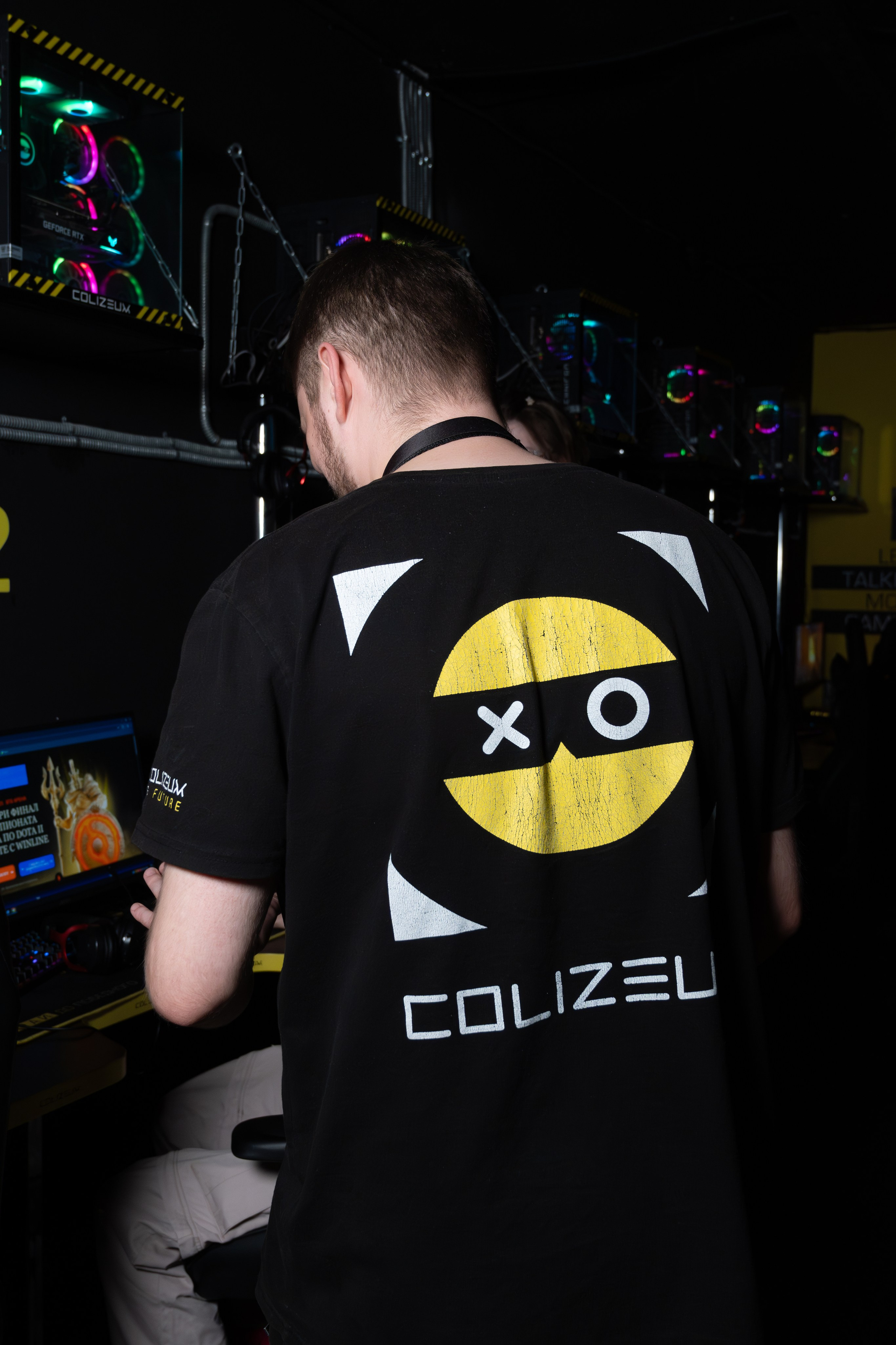Репортаж в киберспортивном клубе Kolizeum. Фотограф мероприятий в Москве