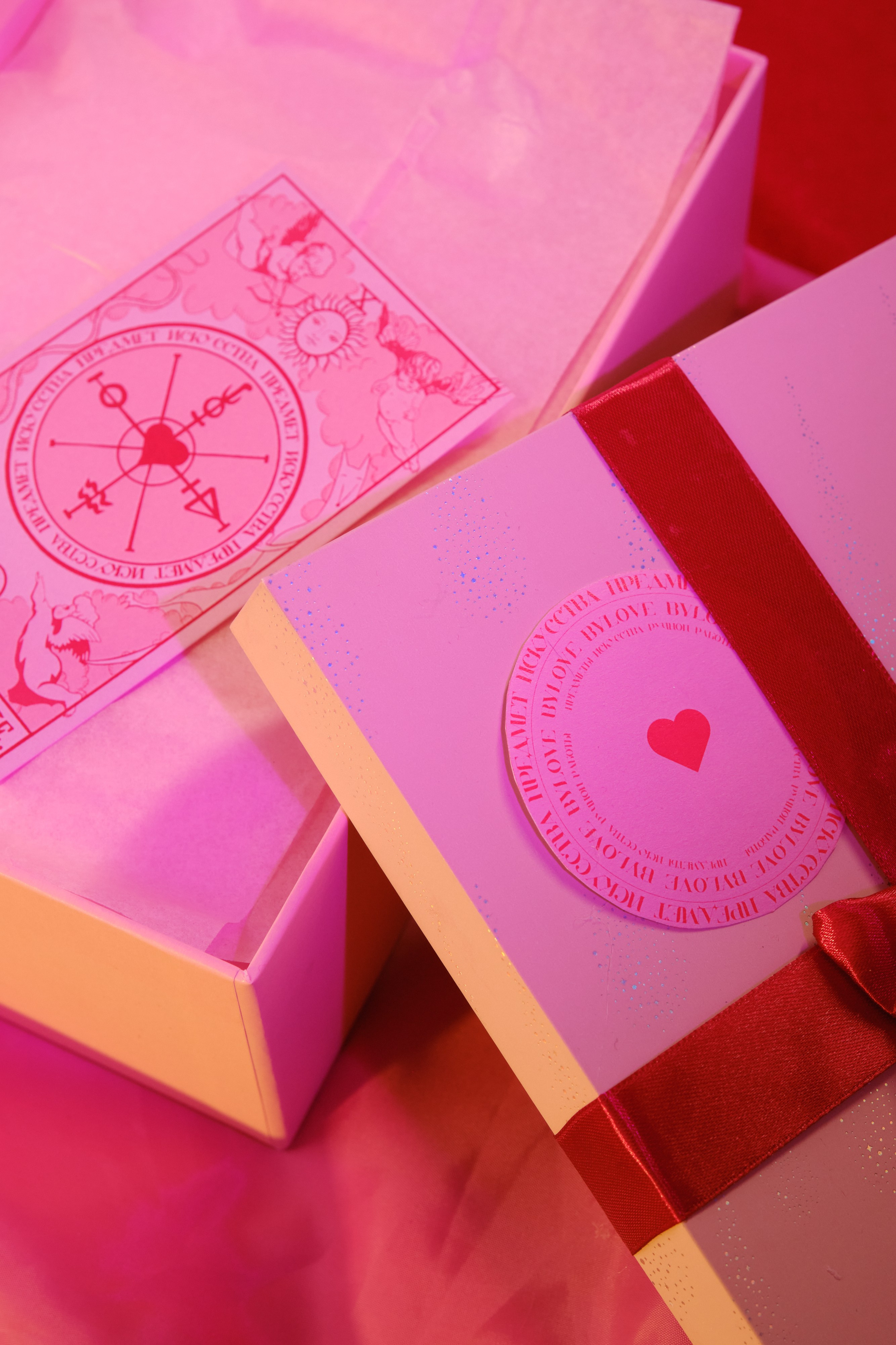 К празднику. Предмет искусства