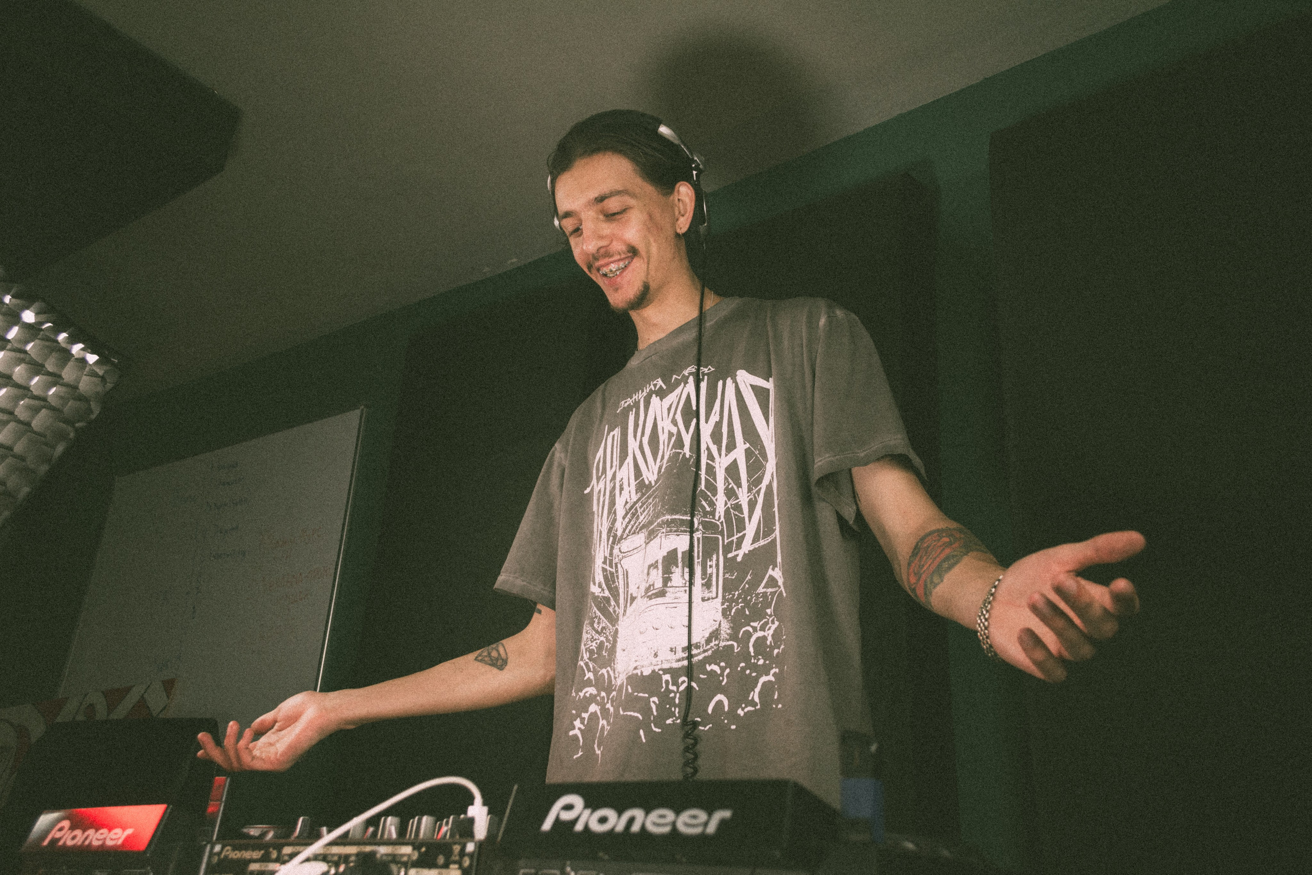 Студия диджеинга «Янтарь». Уголок фототворчества Никиты Усачева