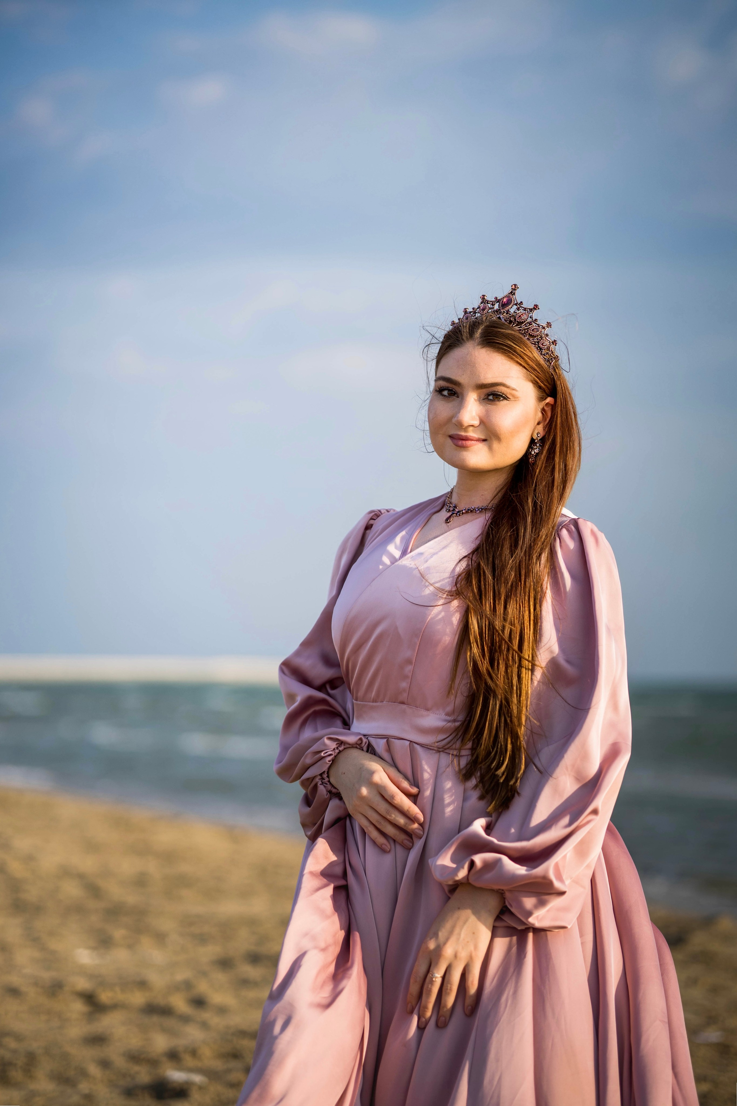 Пыльная роза | Шелковое платье со шлейфом для фотосессии в Дагестане
