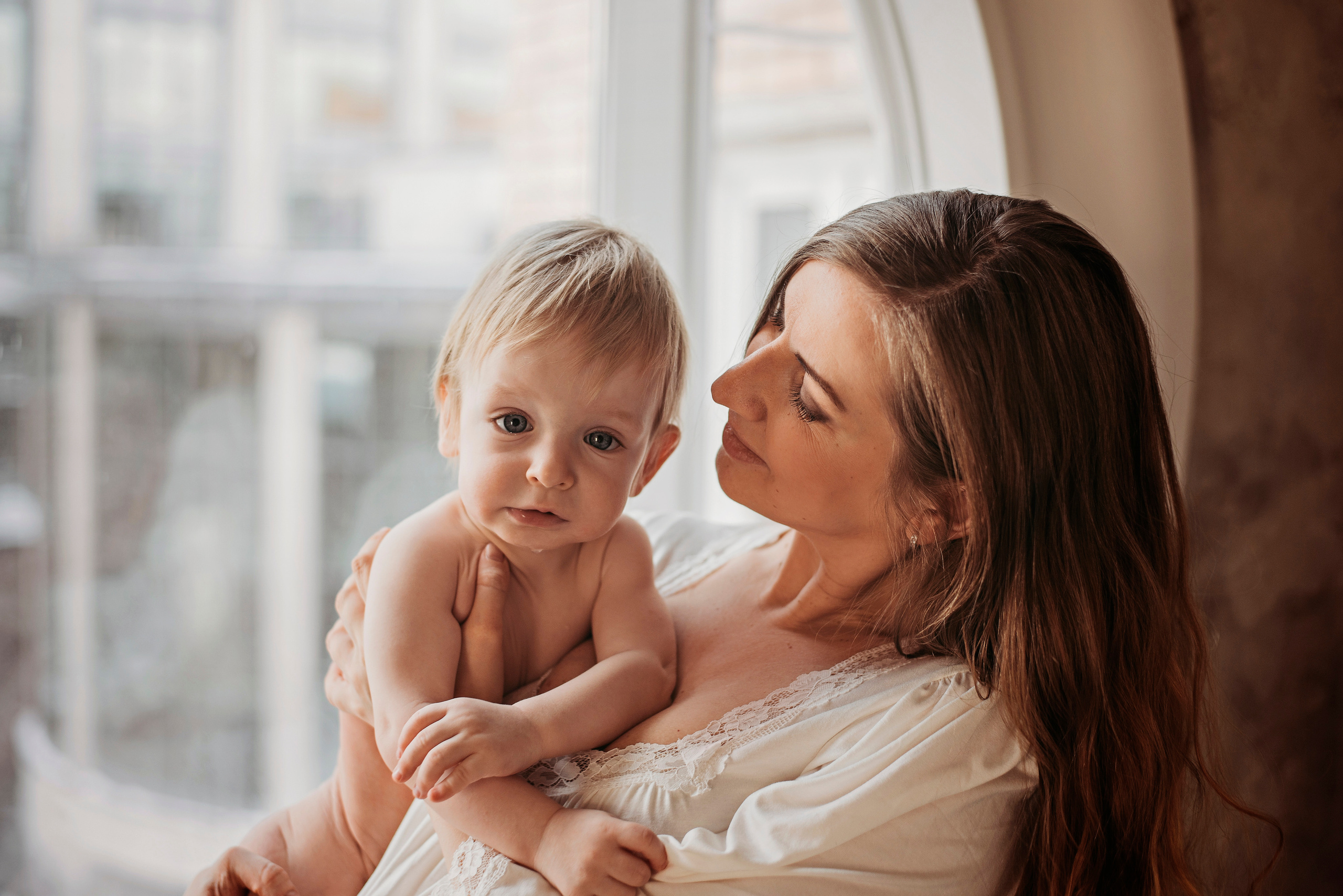 Ирина с семьей в яблонях. Детский и семейный фотограф выпускной альбом Приморско-Ахтарск