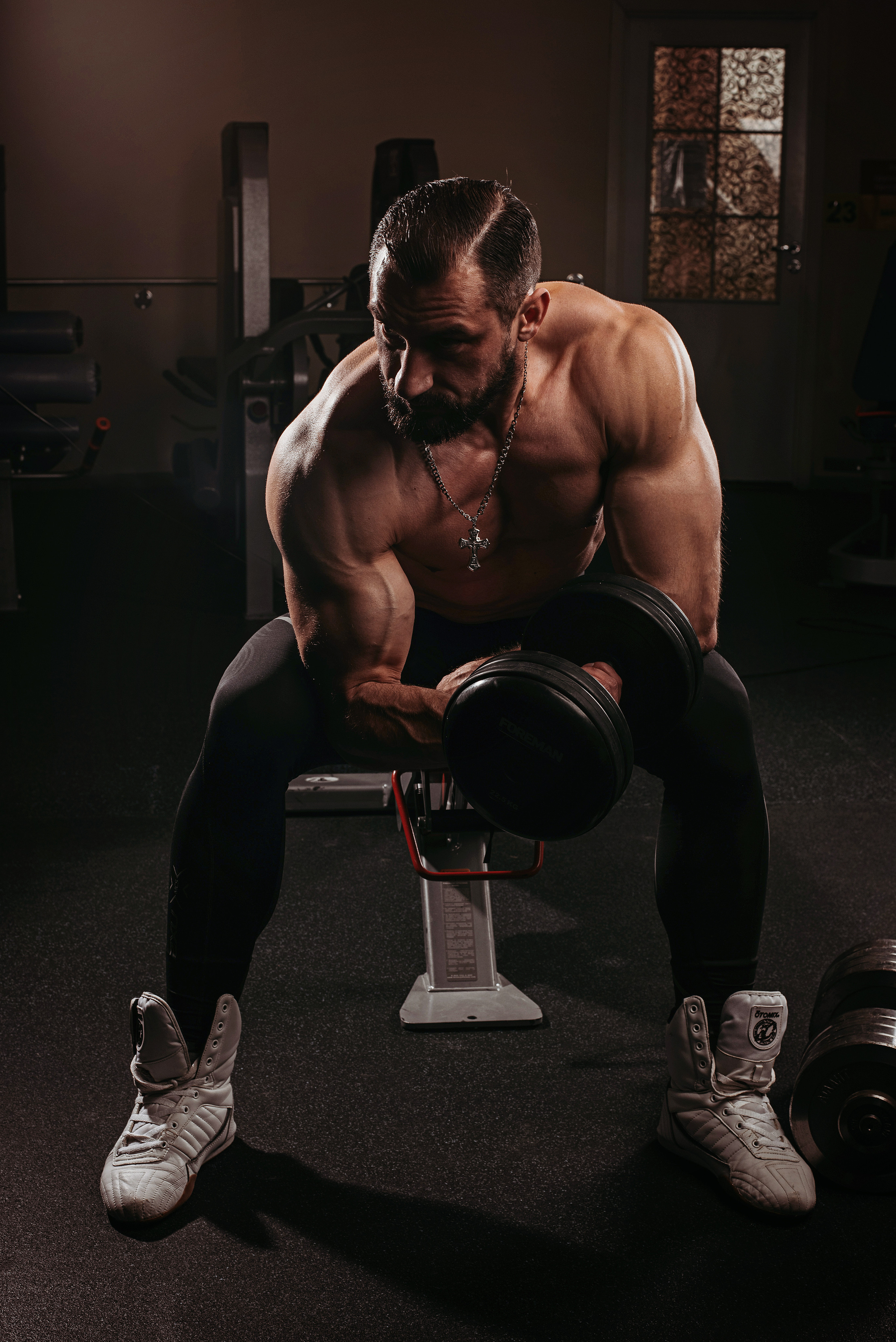 Виталий в спортивном зале. Детский и семейный фотограф выпускной альбом Приморско-Ахтарск