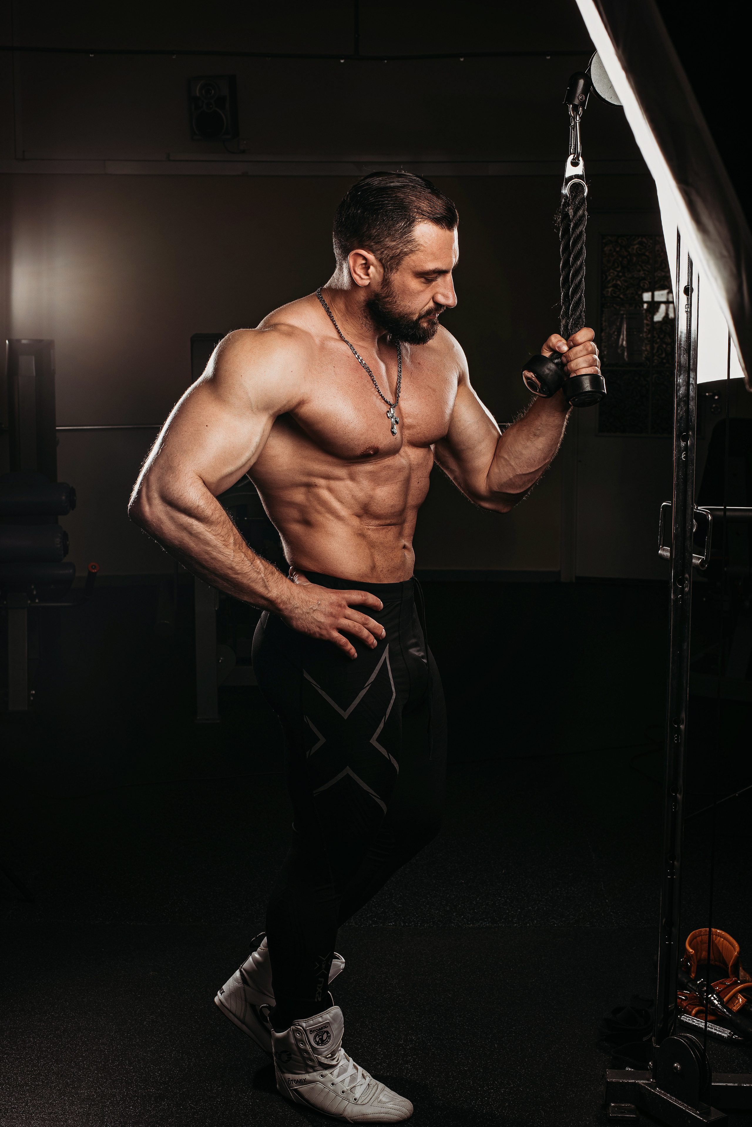 Виталий в спортивном зале. Детский и семейный фотограф выпускной альбом Приморско-Ахтарск